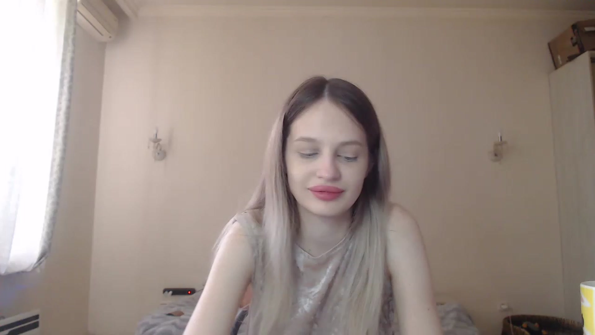 Gallery image thumbnail from Lola_vi's myfreecams stream on, 05/09/2023, 10:56 image 6 of 20