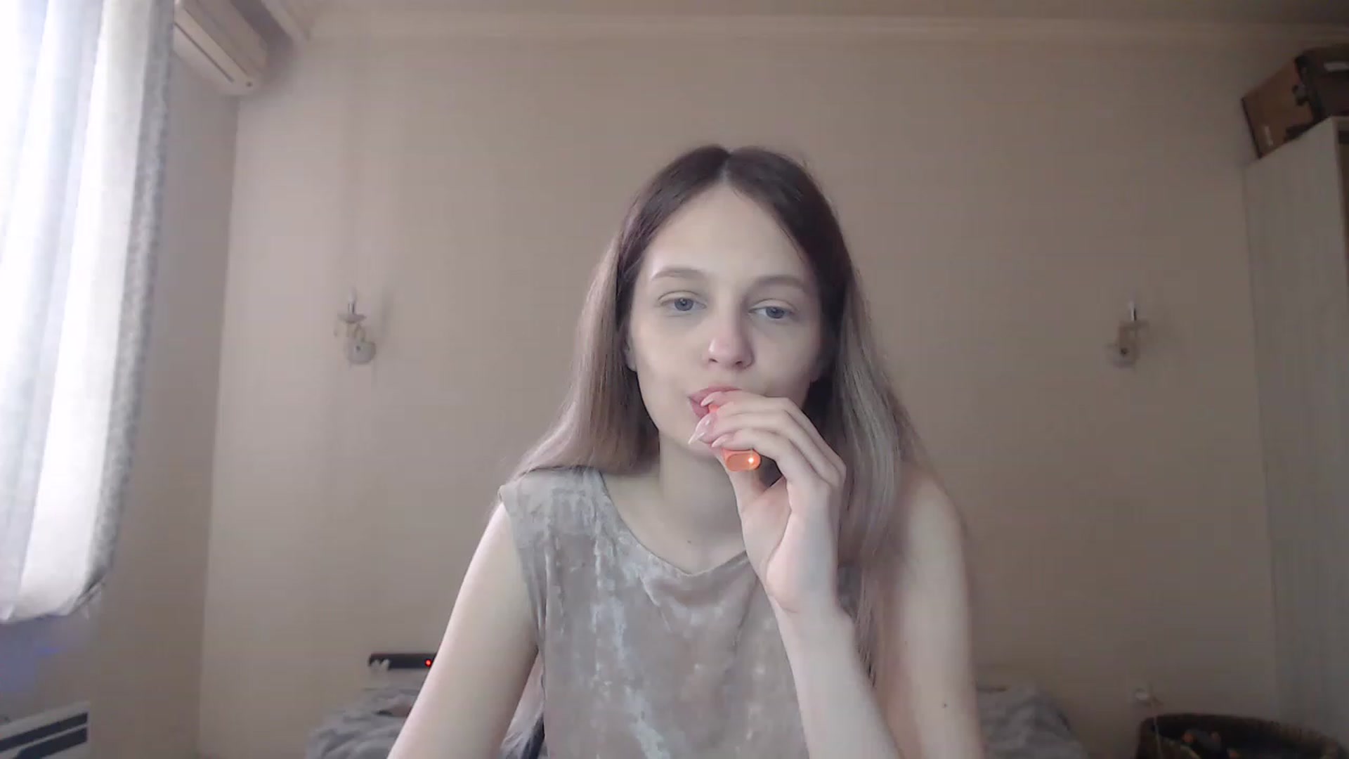 Gallery image thumbnail from Lola_vi's myfreecams stream on, 05/09/2023, 10:56 image 19 of 20