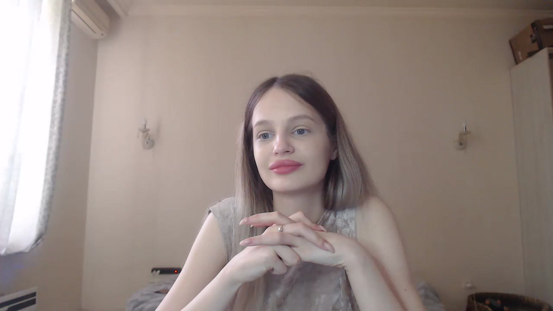 Gallery image thumbnail from Lola_vi's myfreecams stream on, 05/09/2023, 10:56 image 16 of 20