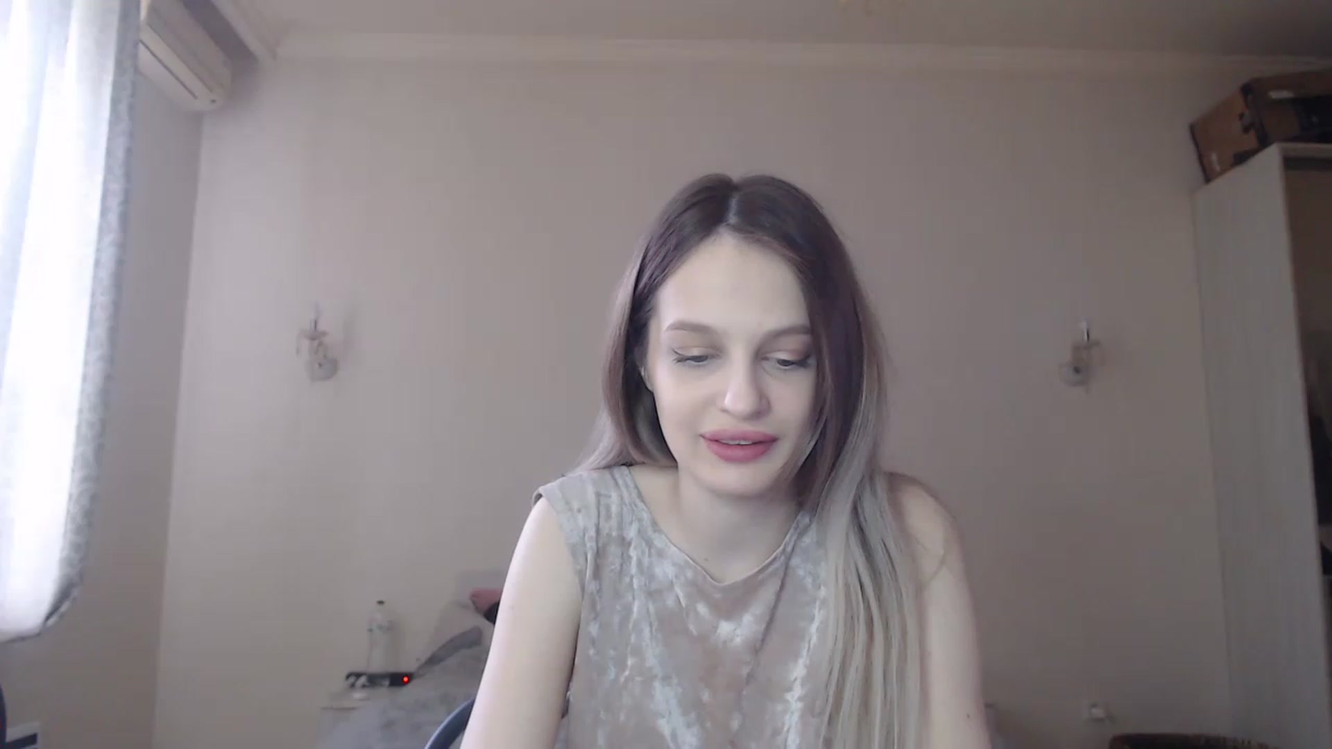 Gallery image thumbnail from Lola_vi's myfreecams stream on, 05/10/2023, 10:21 image 17 of 20