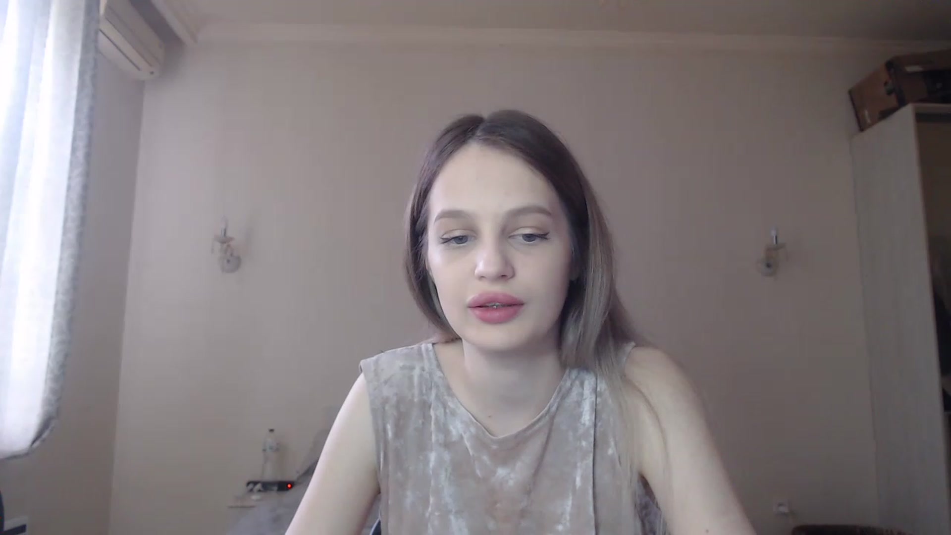 Gallery image thumbnail from Lola_vi's myfreecams stream on, 05/10/2023, 10:21 image 12 of 20