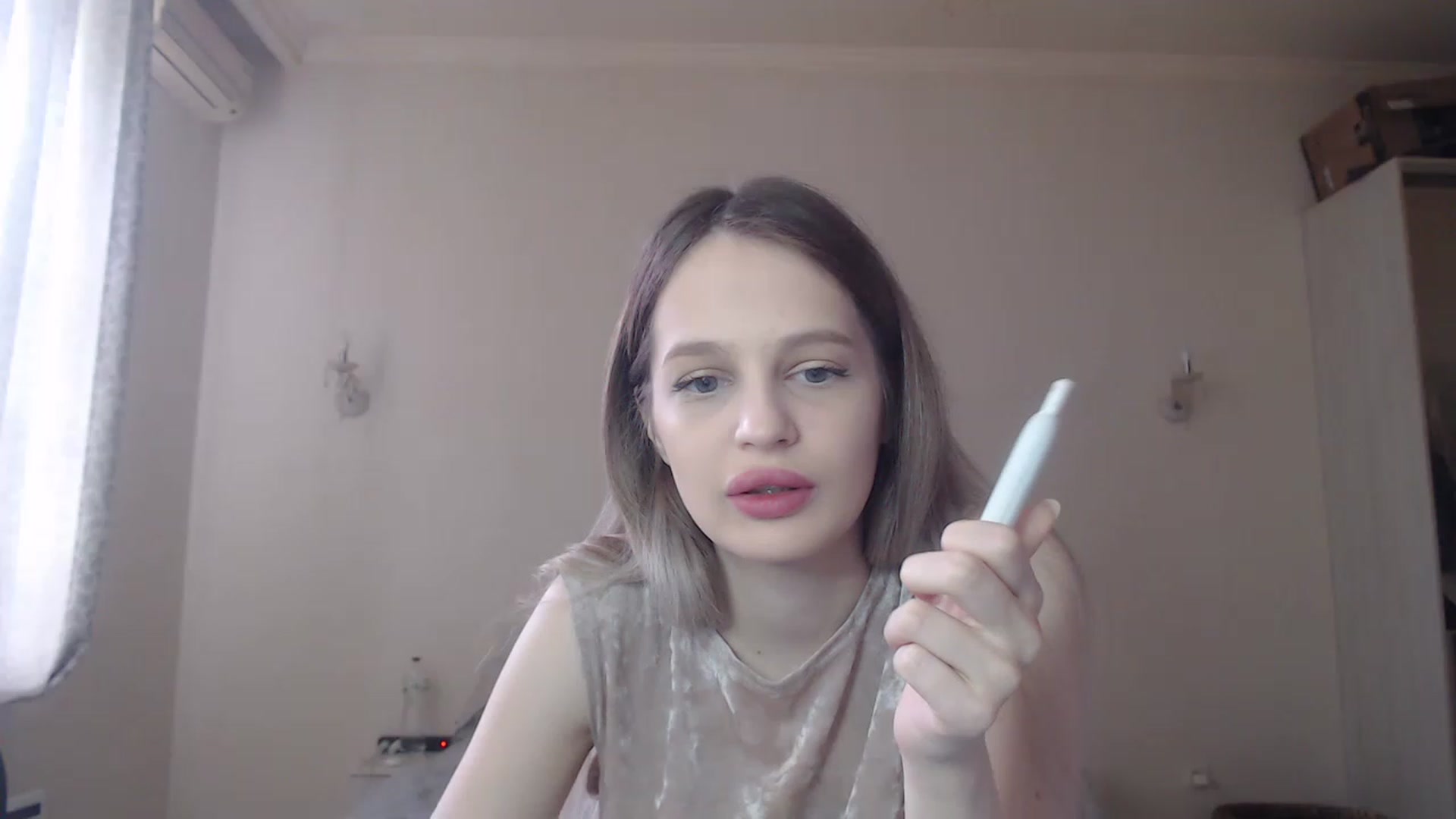 Gallery image thumbnail from Lola_vi's myfreecams stream on, 05/10/2023, 10:21 image 8 of 20