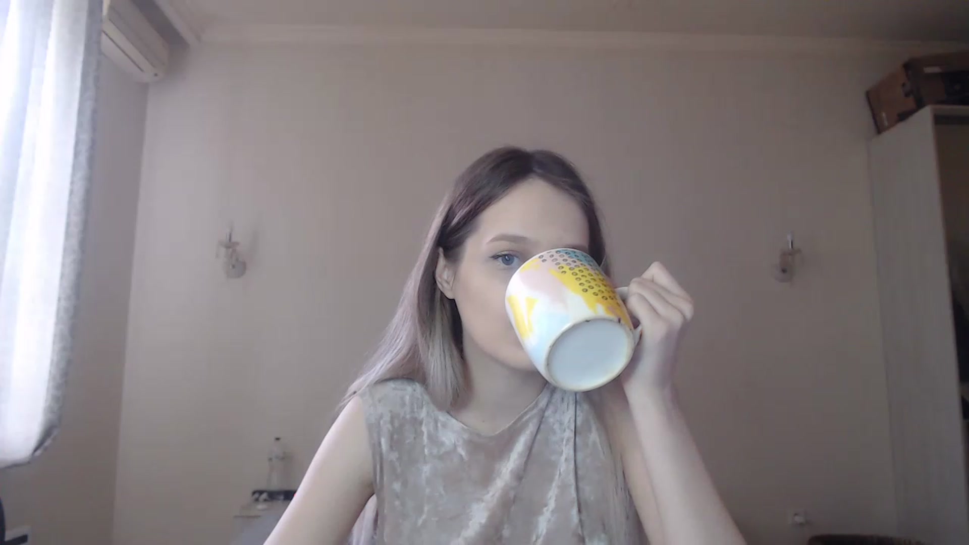 Gallery image thumbnail from Lola_vi's myfreecams stream on, 05/10/2023, 10:21 image 11 of 20