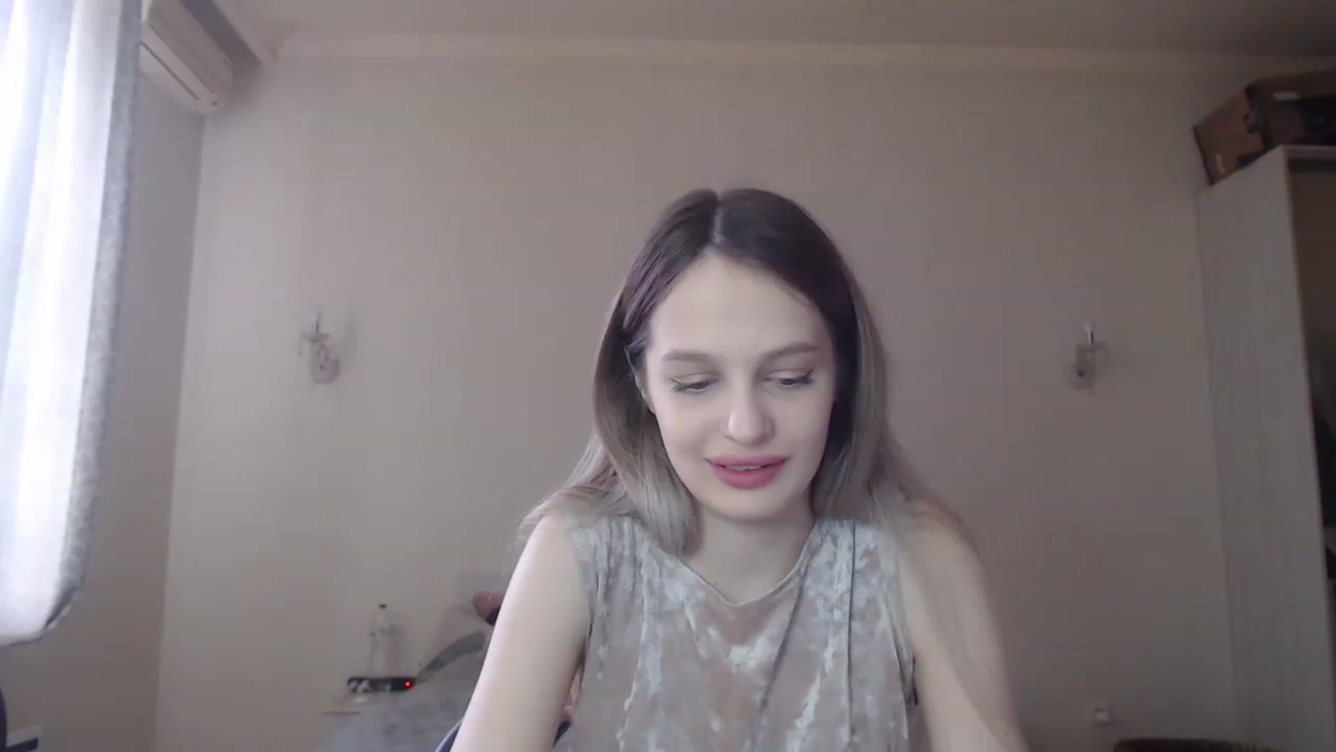 Gallery image thumbnail from Lola_vi's myfreecams stream on, 05/10/2023, 10:21 image 10 of 20