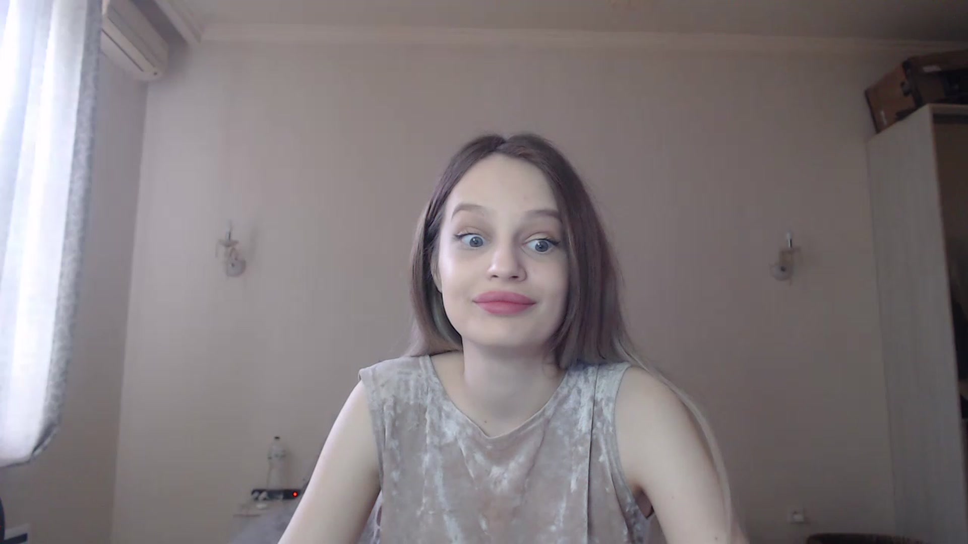 Gallery image thumbnail from Lola_vi's myfreecams stream on, 05/10/2023, 10:21 image 16 of 20