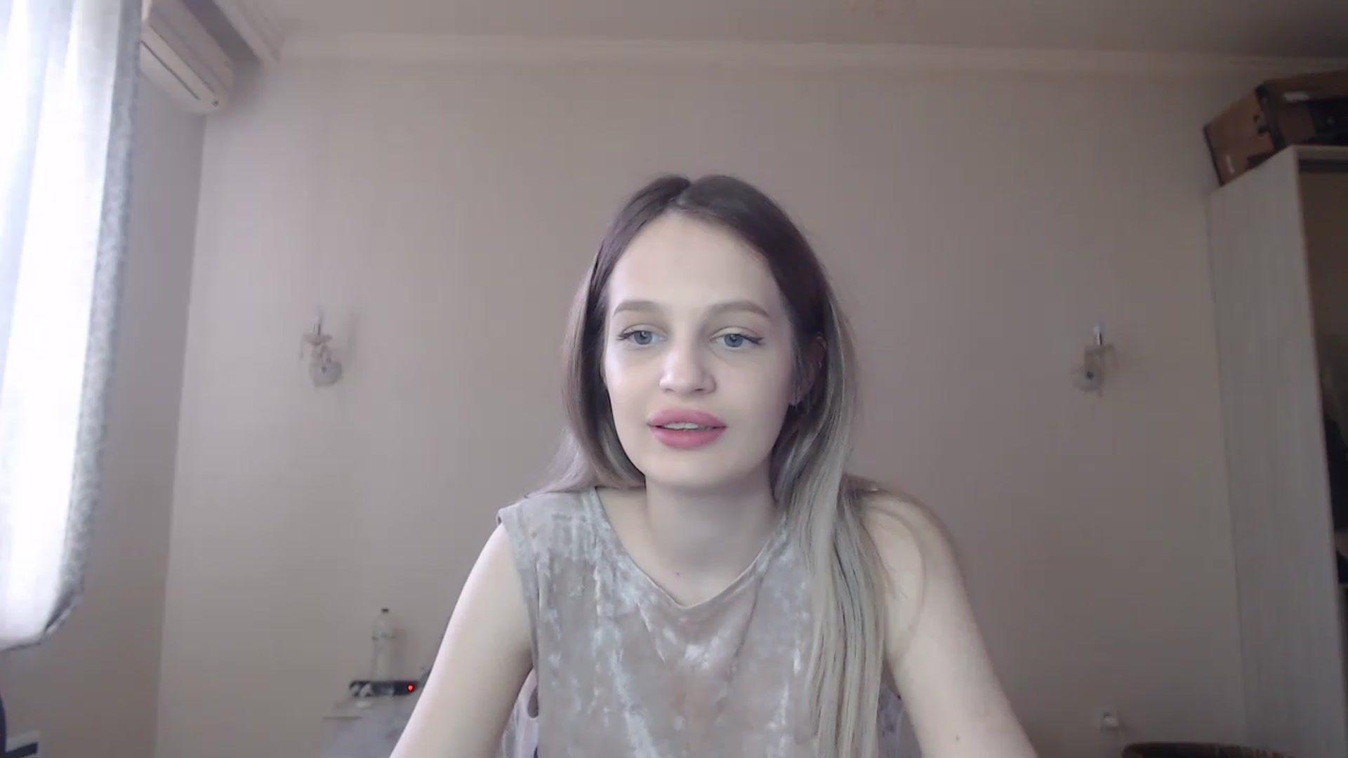 Gallery image thumbnail from Lola_vi's myfreecams stream on, 05/10/2023, 10:21 image 19 of 20