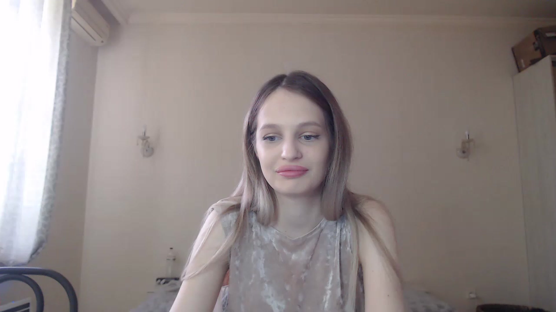 Gallery image thumbnail from Lola_vi's myfreecams stream on, 05/11/2023, 10:23 image 8 of 20