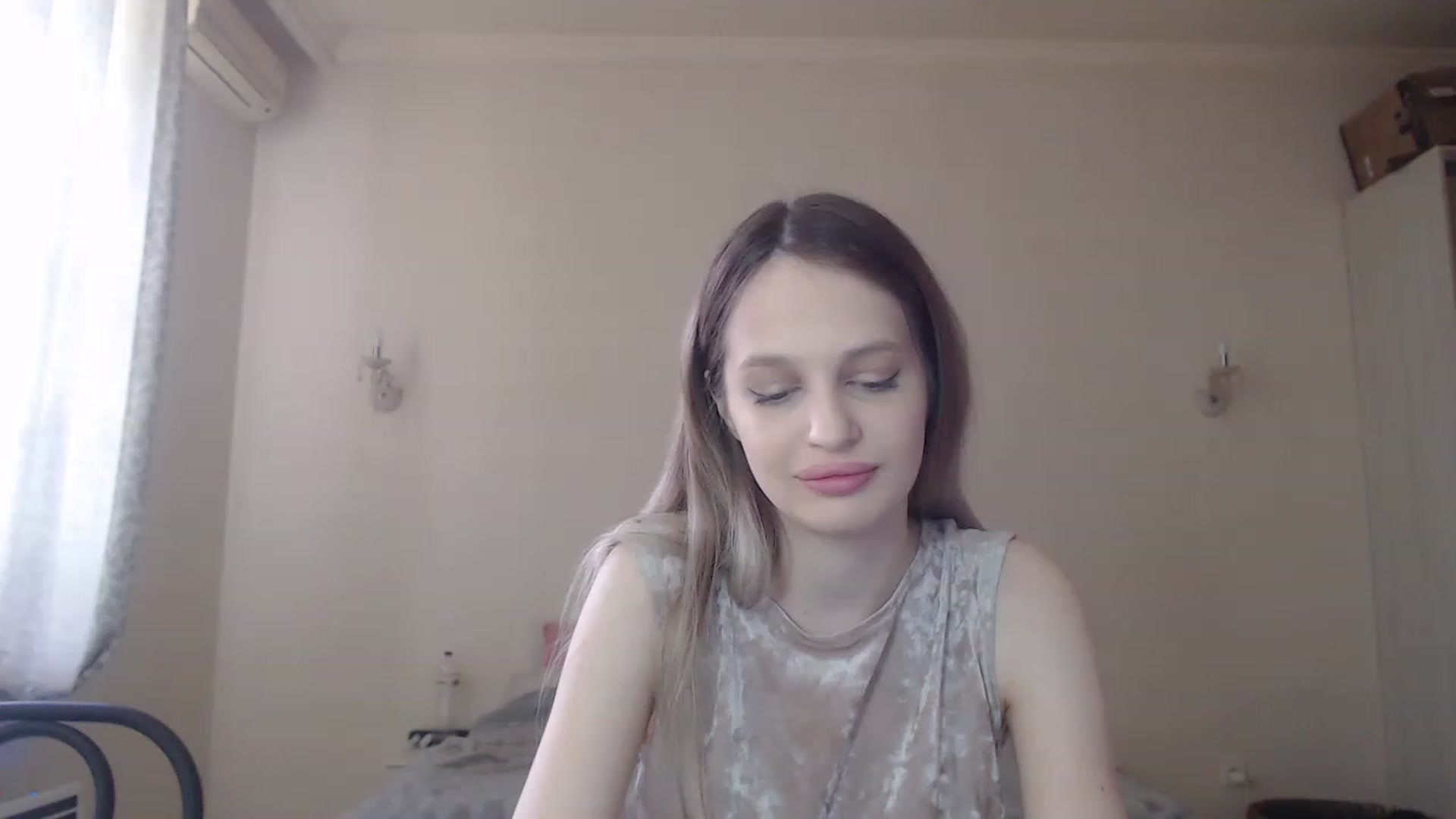 Gallery image thumbnail from Lola_vi's myfreecams stream on, 05/11/2023, 10:23 image 12 of 20
