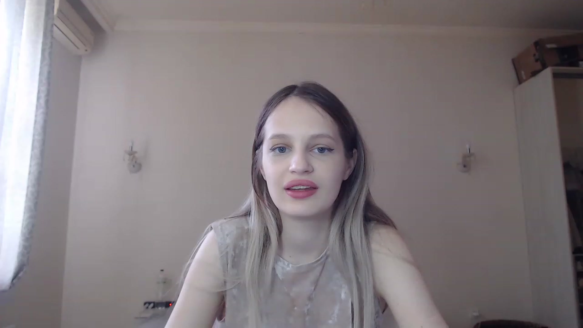 Gallery image thumbnail from Lola_vi's myfreecams stream on, 05/13/2023, 10:46 image 6 of 20