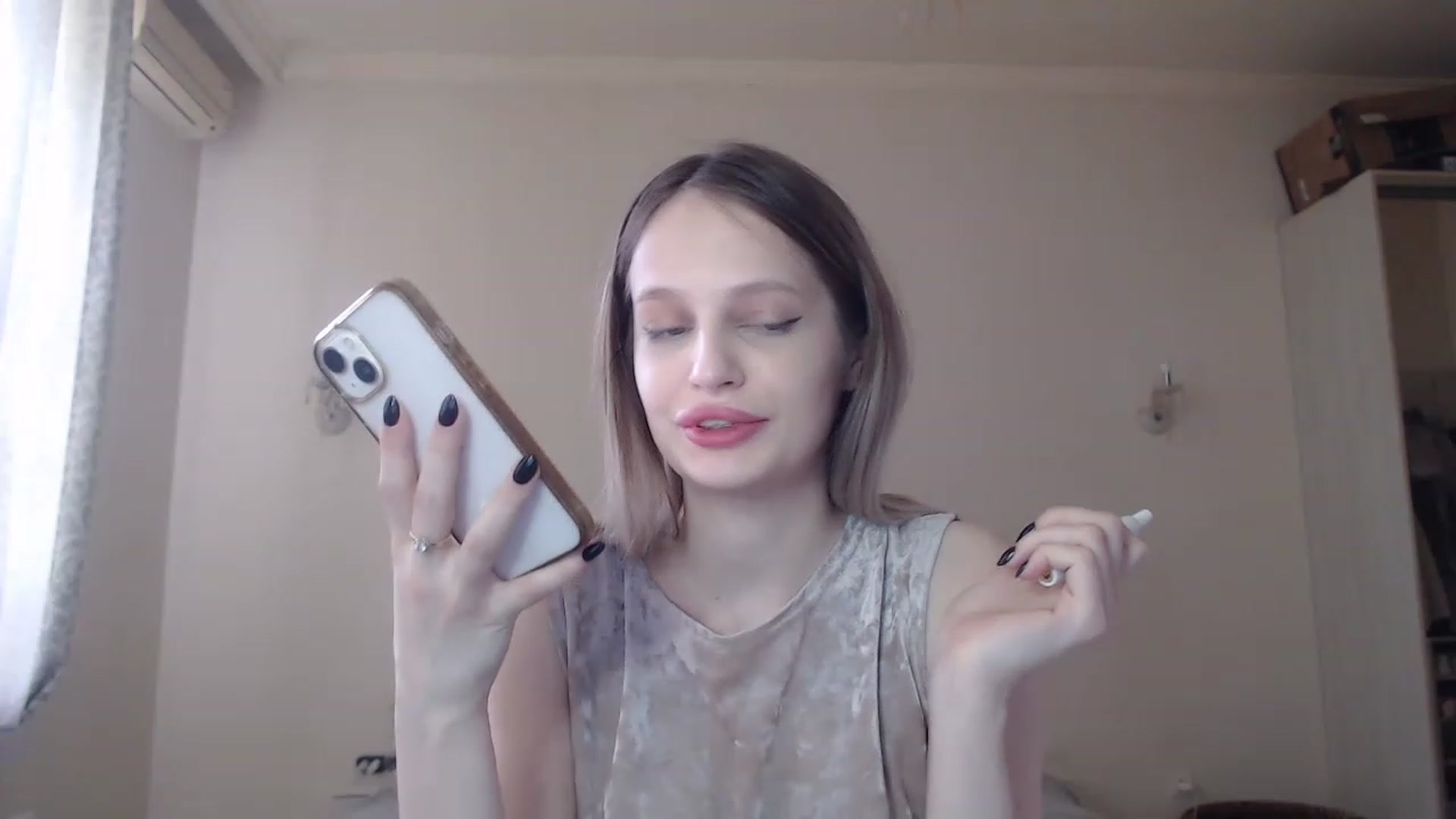 Gallery image thumbnail from Lola_vi's myfreecams stream on, 05/13/2023, 10:46 image 17 of 20