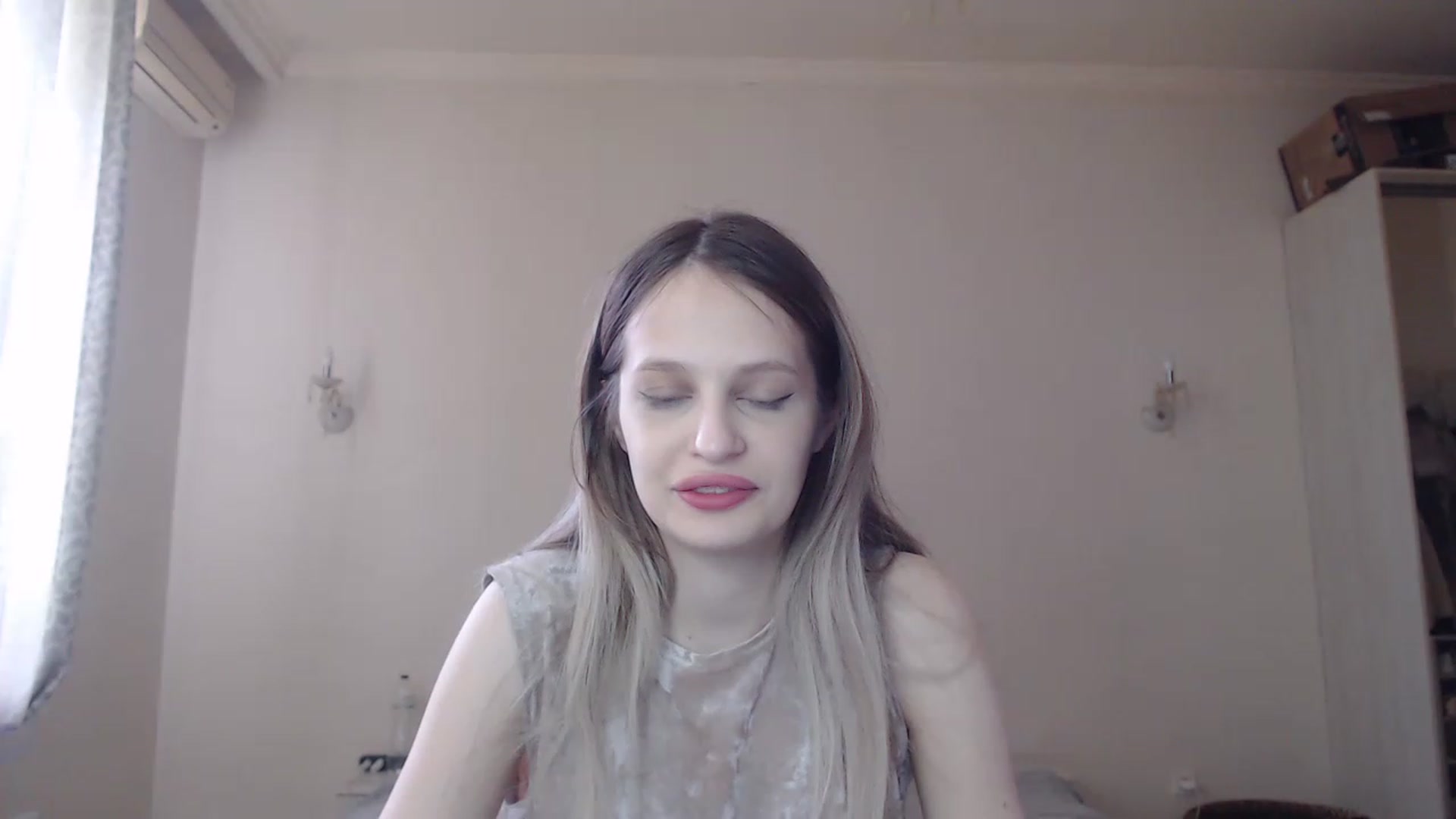 Gallery image thumbnail from Lola_vi's myfreecams stream on, 05/13/2023, 10:46 image 8 of 20
