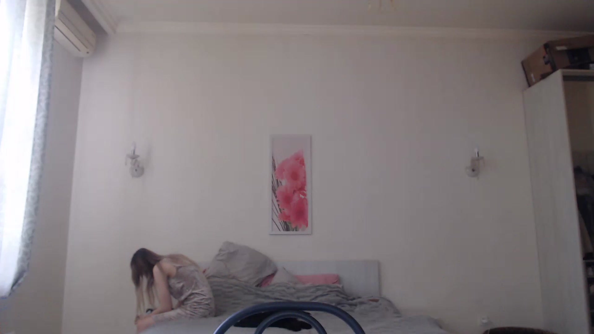 Gallery image thumbnail from Lola_vi's myfreecams stream on, 05/13/2023, 10:46 image 16 of 20