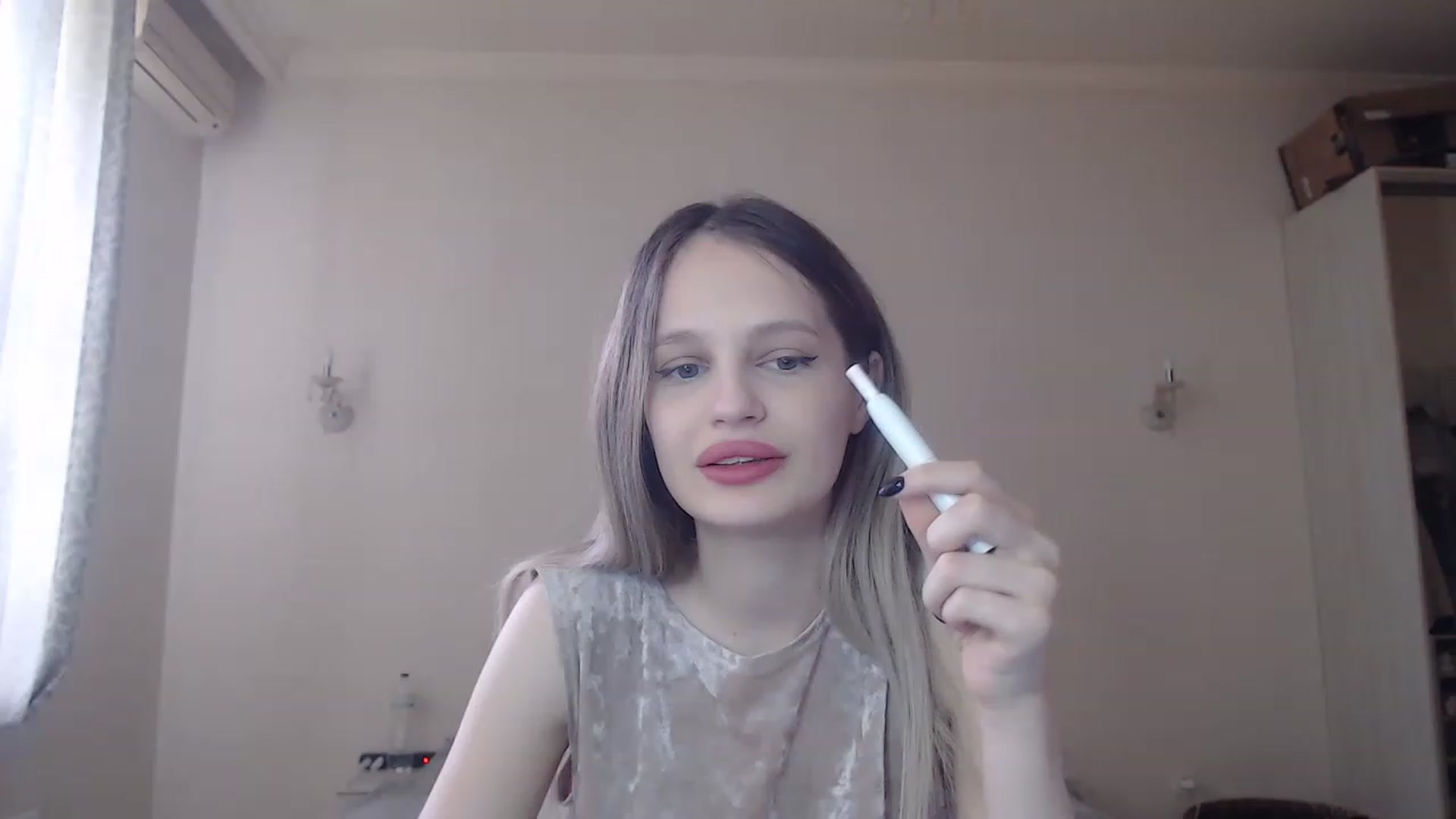 Gallery image thumbnail from Lola_vi's myfreecams stream on, 05/13/2023, 10:46 image 2 of 20