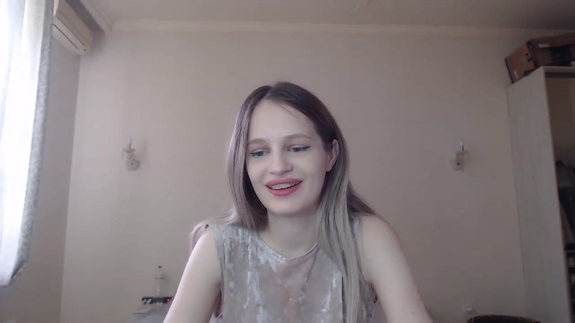 Gallery image thumbnail from Lola_vi's myfreecams stream on, 05/13/2023, 10:46 image 3 of 20