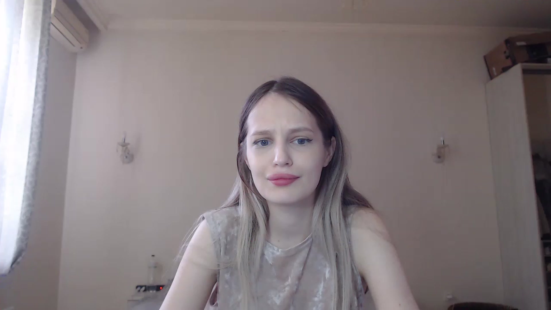 Gallery image thumbnail from Lola_vi's myfreecams stream on, 05/13/2023, 10:46 image 5 of 20
