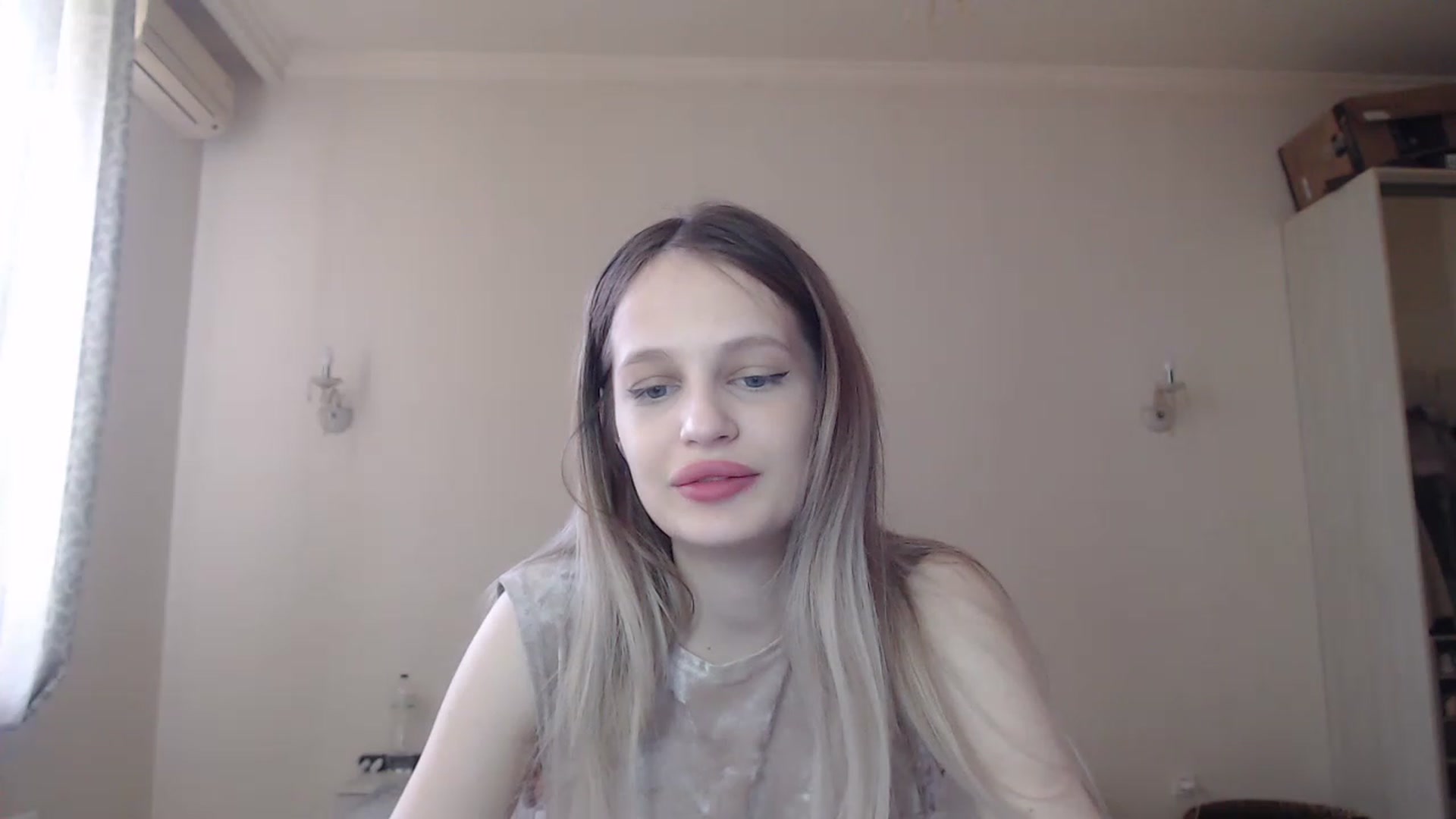 Gallery image thumbnail from Lola_vi's myfreecams stream on, 05/13/2023, 10:46 image 9 of 20