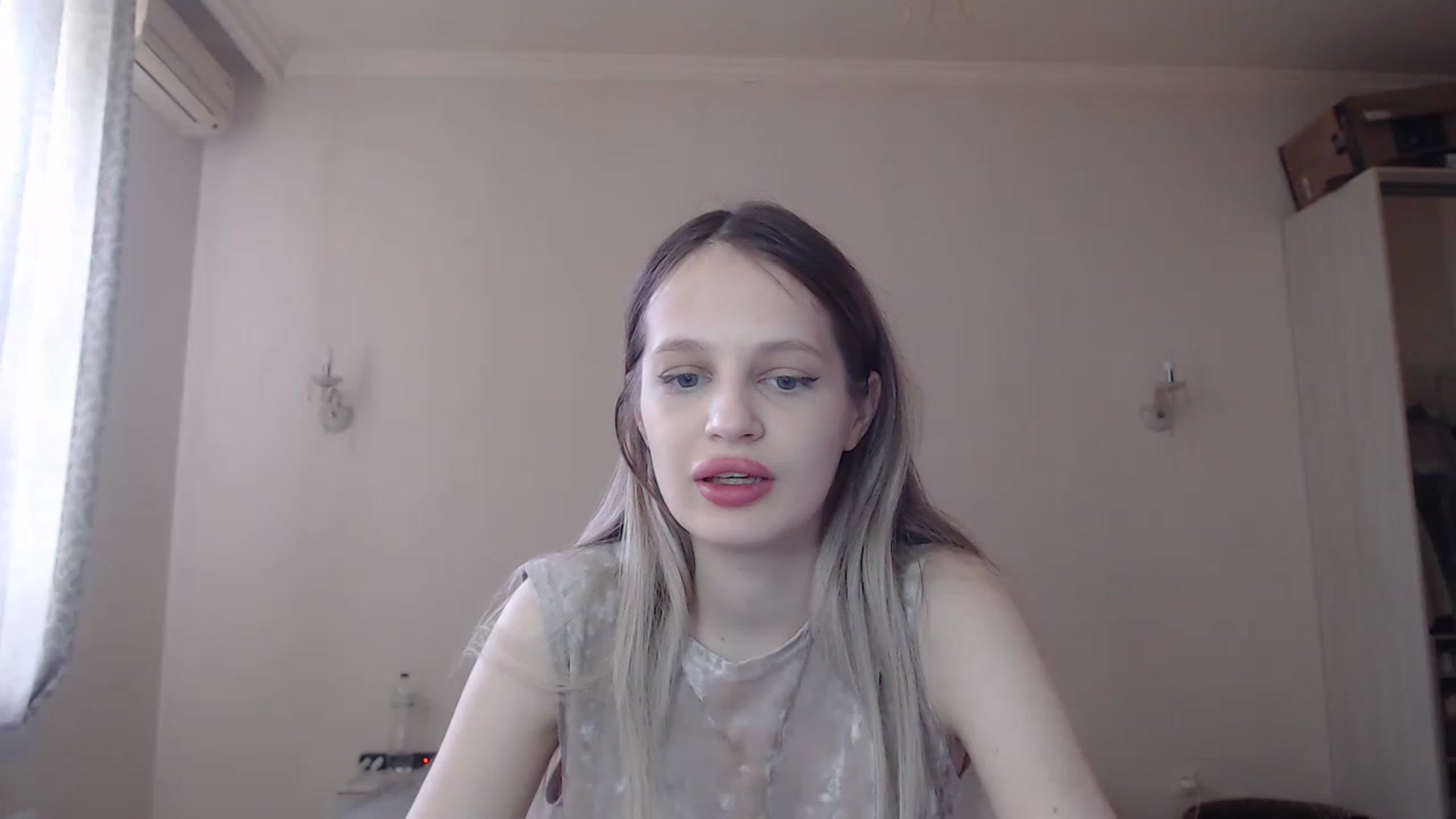 Gallery image thumbnail from Lola_vi's myfreecams stream on, 05/13/2023, 10:46 image 4 of 20