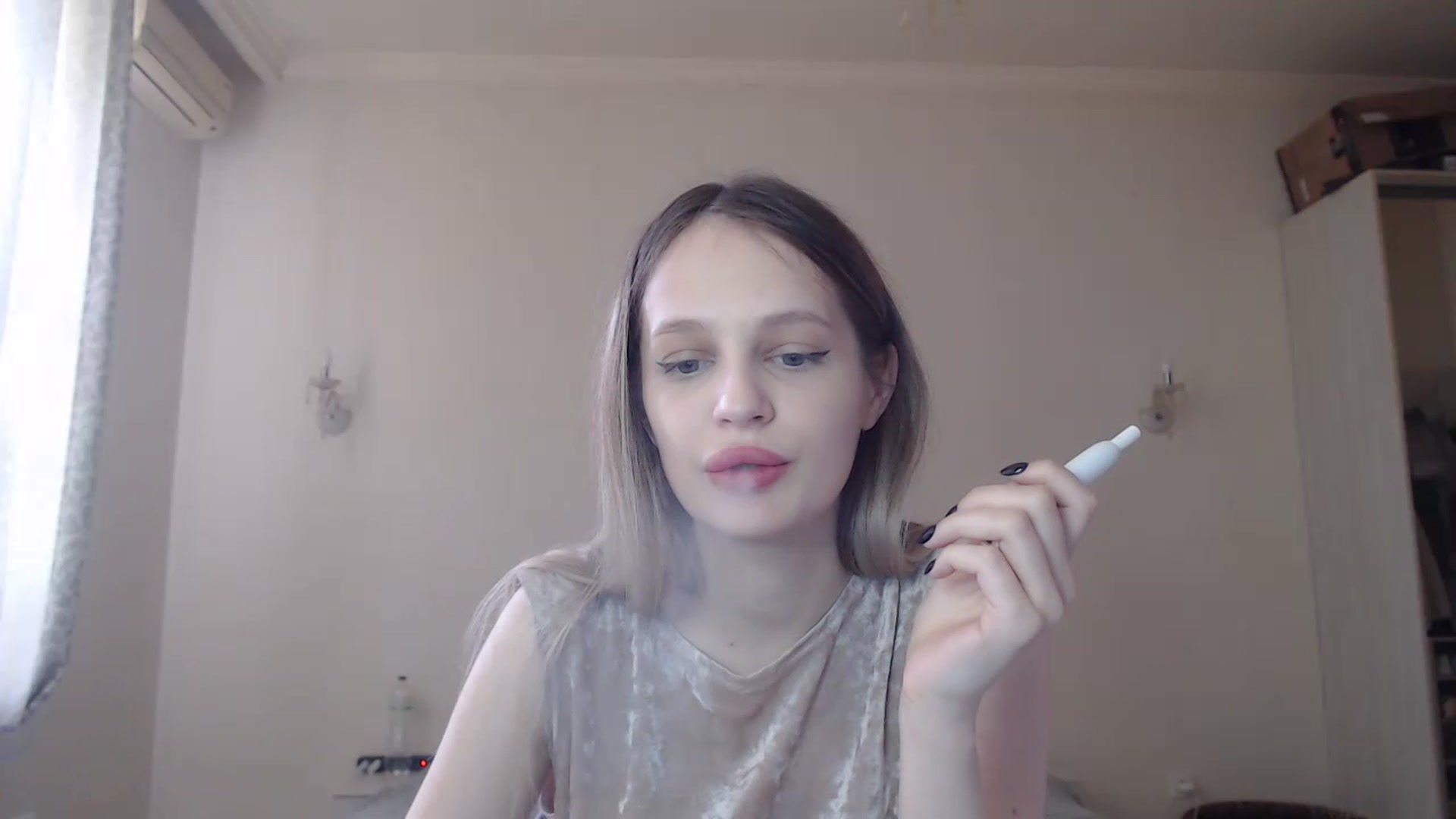 Gallery image thumbnail from Lola_vi's myfreecams stream on, 05/13/2023, 10:46 image 18 of 20