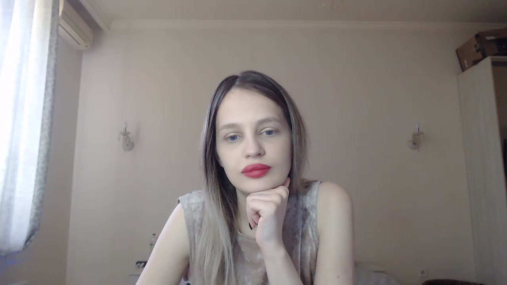 Gallery image thumbnail from Lola_vi's myfreecams stream on, 05/14/2023, 10:32 image 12 of 20