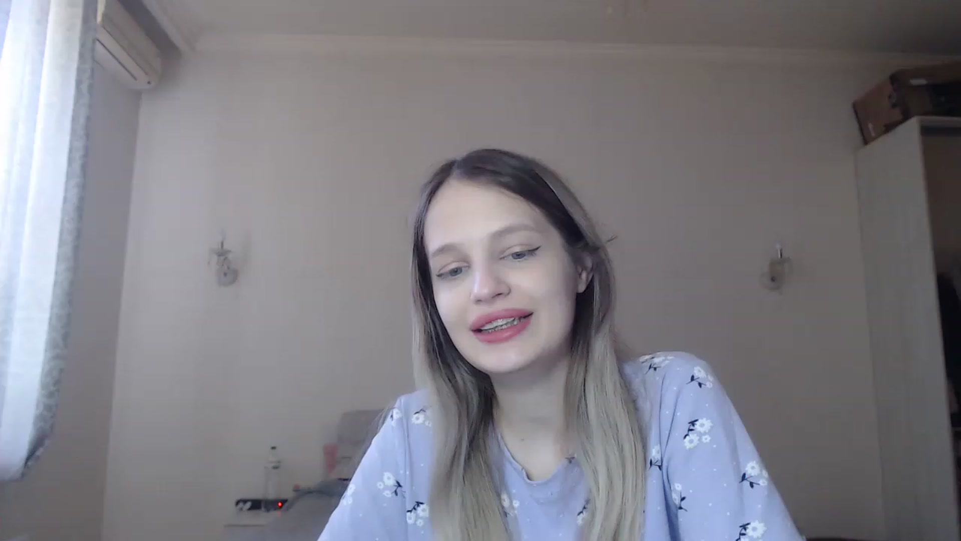 Gallery image thumbnail from Lola_vi's myfreecams stream on, 05/18/2023, 11:29 image 10 of 20