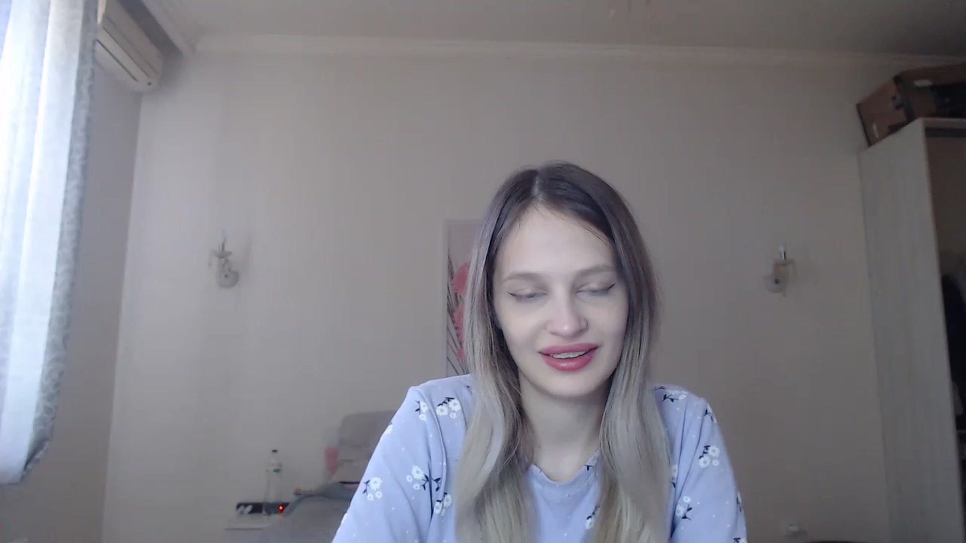 Gallery image thumbnail from Lola_vi's myfreecams stream on, 05/18/2023, 11:29 image 17 of 20