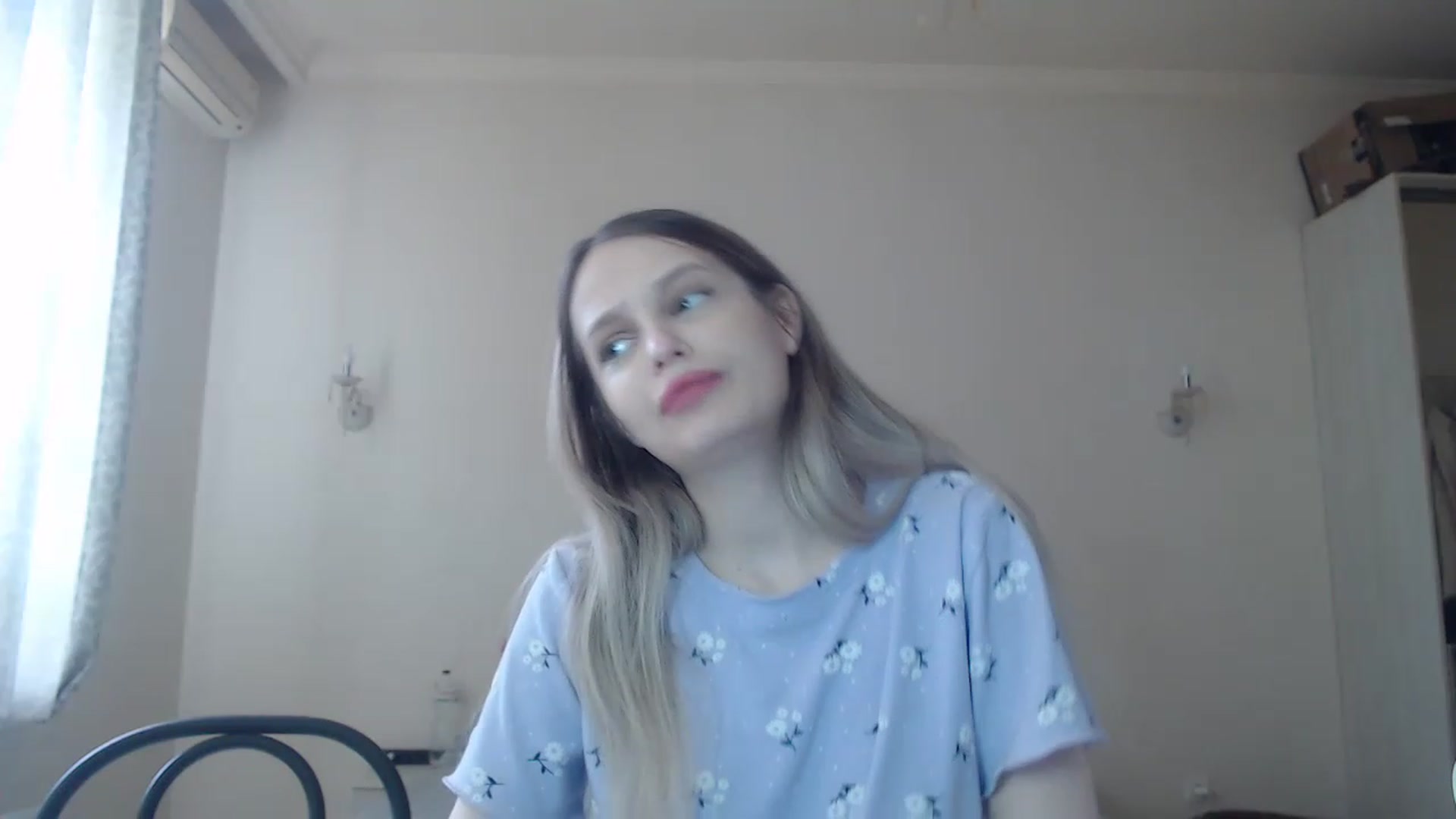 Gallery image thumbnail from Lola_vi's myfreecams stream on, 05/20/2023, 11:06 image 14 of 20