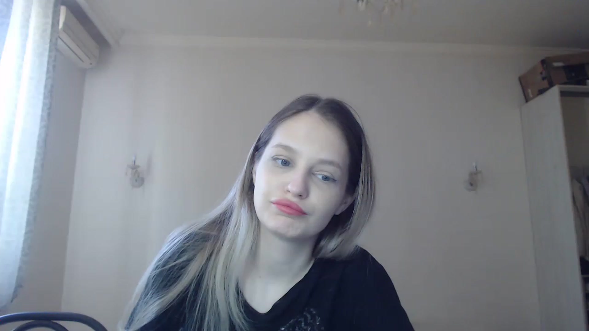 Gallery image thumbnail from Lola_vi's myfreecams stream on, 05/21/2023, 11:16 image 8 of 20