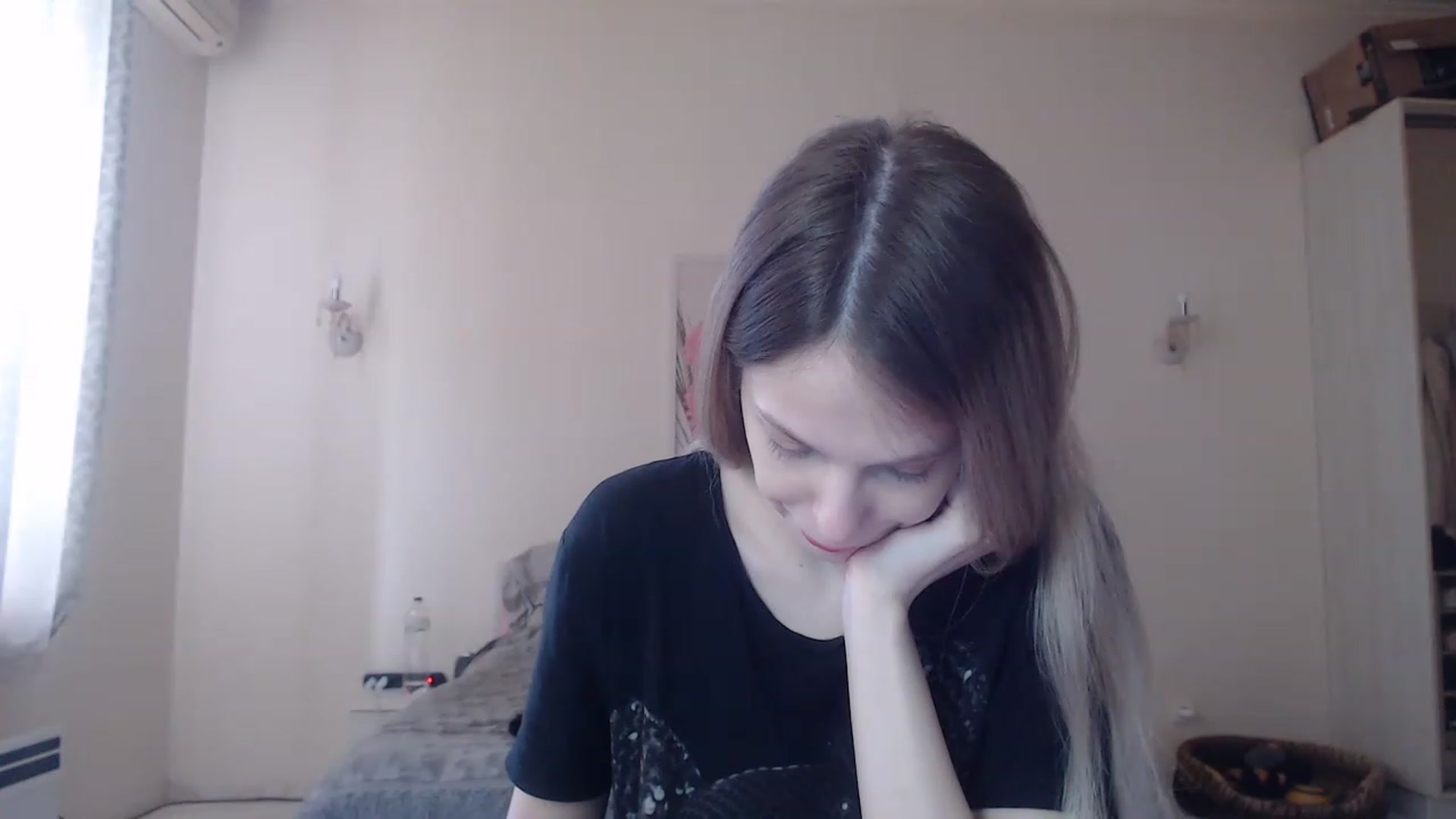 Gallery image thumbnail from Lola_vi's myfreecams stream on, 05/22/2023, 10:46 image 15 of 20