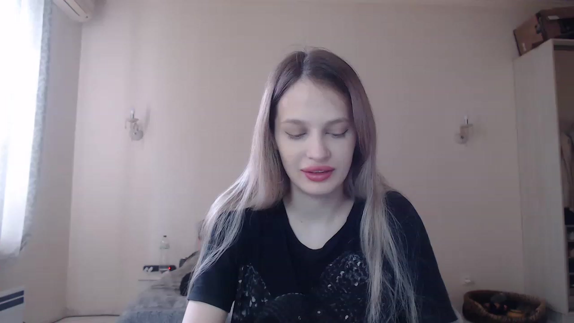 Gallery image thumbnail from Lola_vi's myfreecams stream on, 05/22/2023, 10:46 image 1 of 20