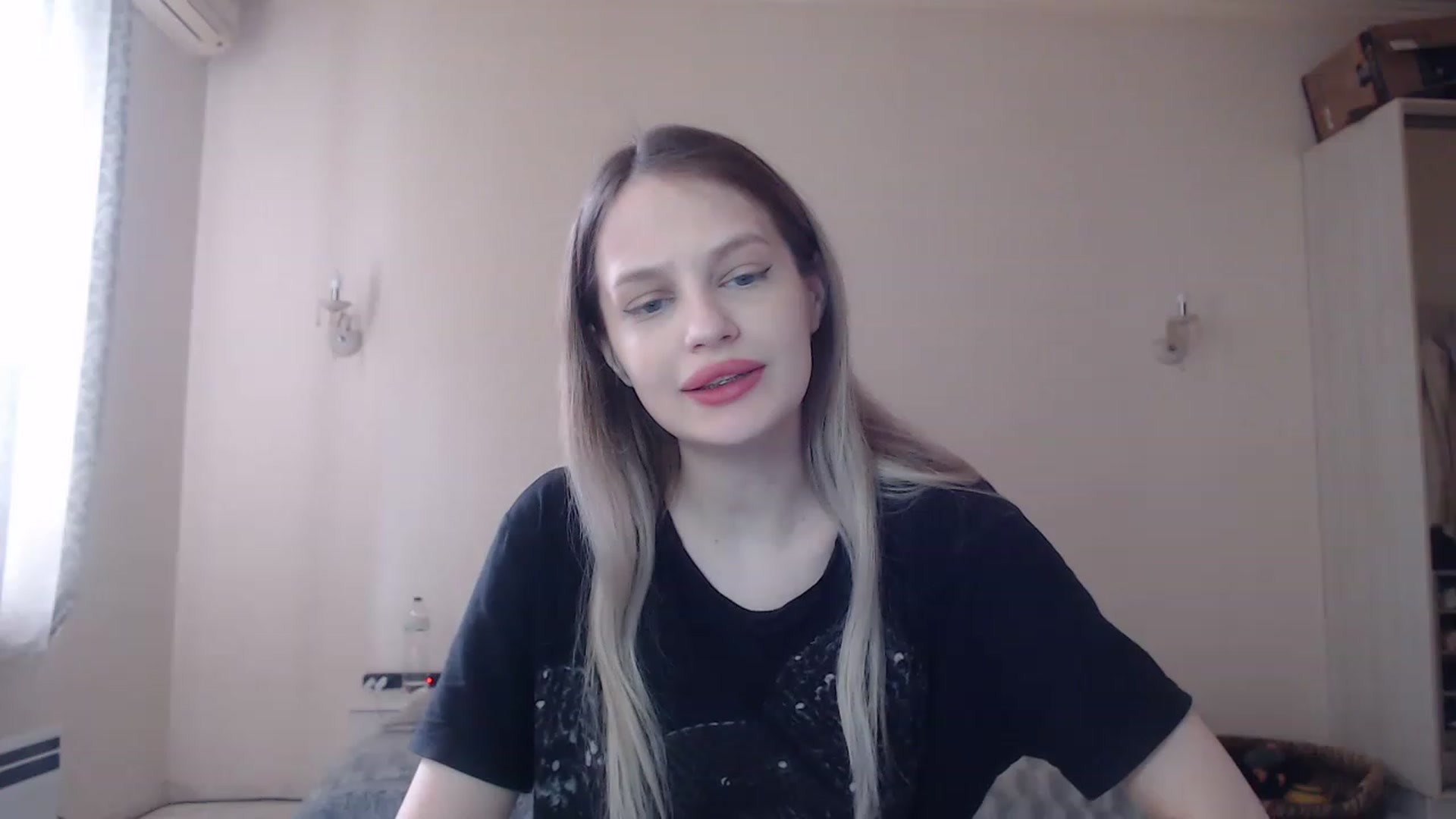 Gallery image thumbnail from Lola_vi's myfreecams stream on, 05/22/2023, 10:46 image 3 of 20