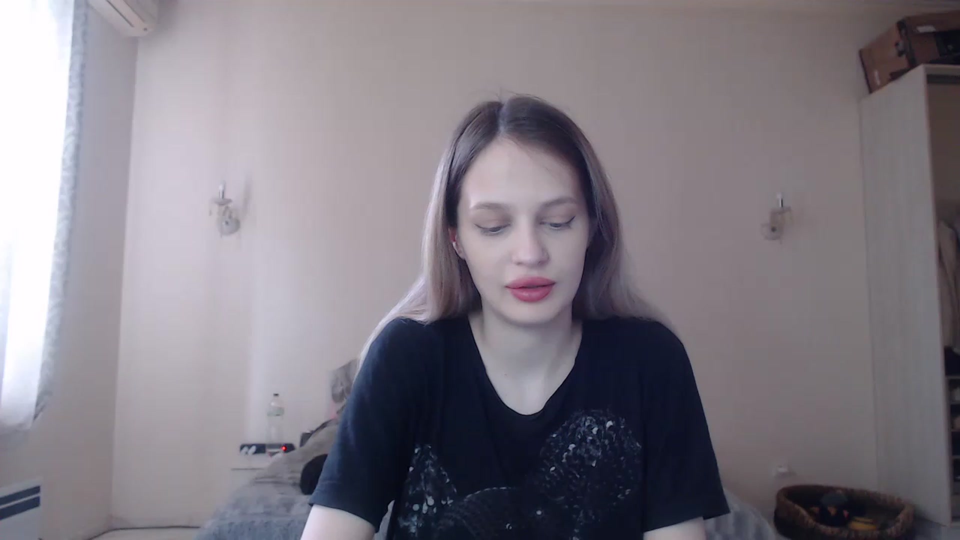Gallery image thumbnail from Lola_vi's myfreecams stream on, 05/22/2023, 10:46 image 8 of 20