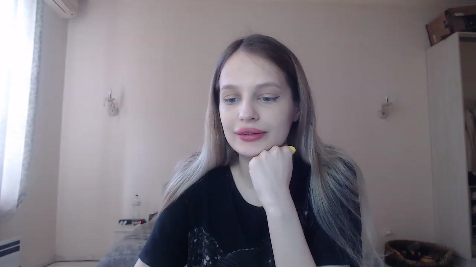 Gallery image thumbnail from Lola_vi's myfreecams stream on, 05/22/2023, 10:46 image 11 of 20