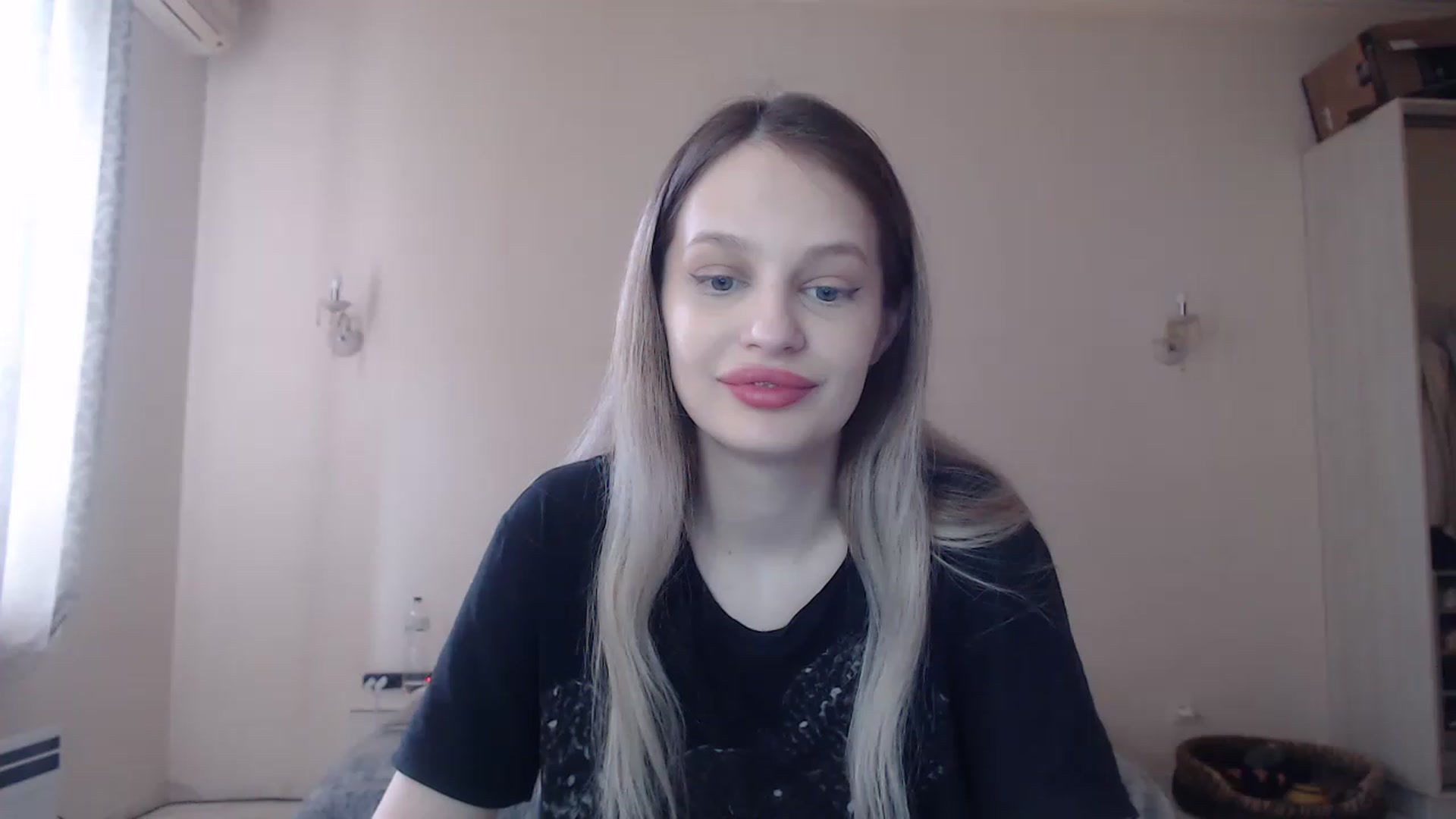 Gallery image thumbnail from Lola_vi's myfreecams stream on, 05/22/2023, 10:46 image 4 of 20
