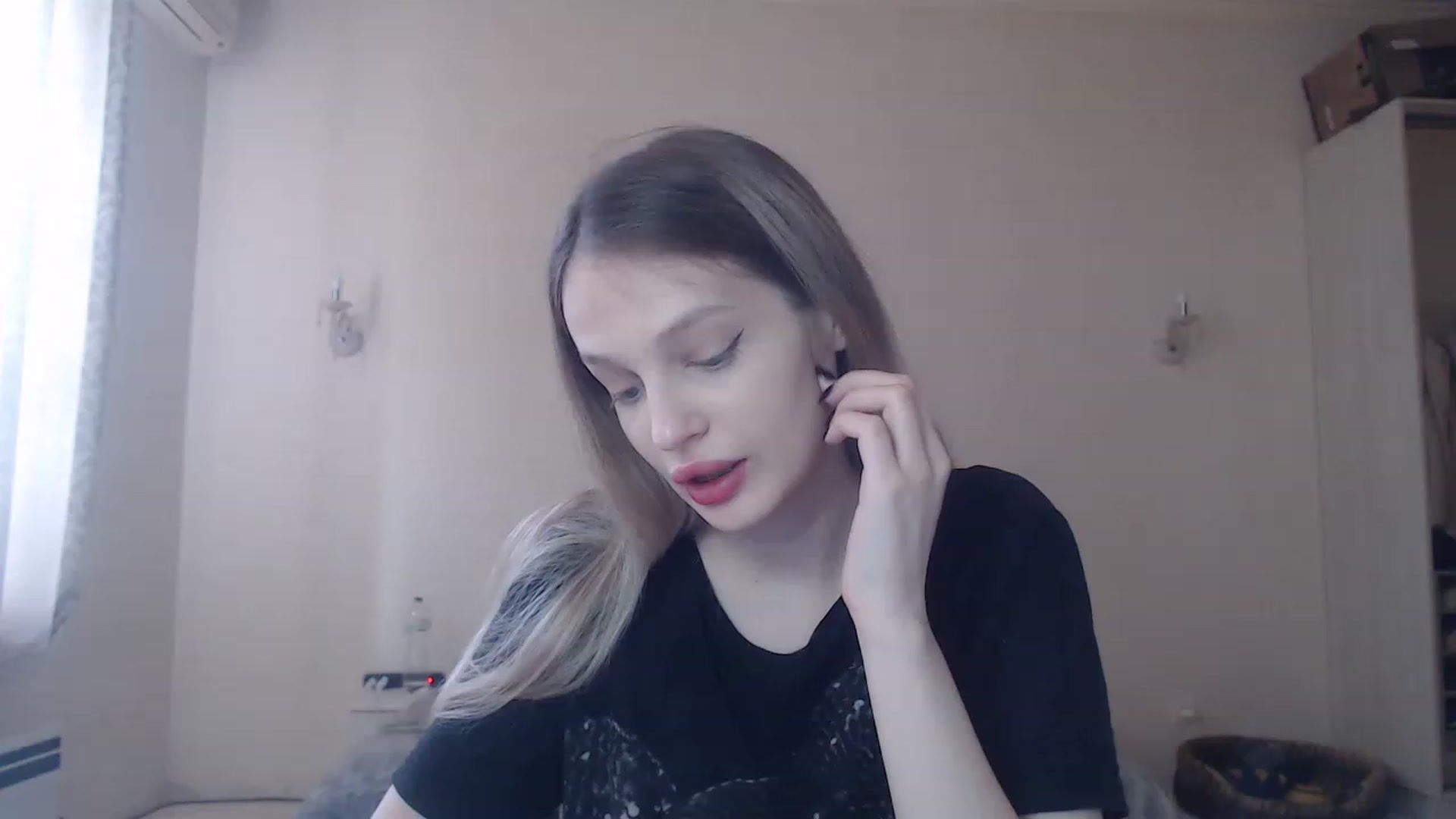 Gallery image thumbnail from Lola_vi's myfreecams stream on, 05/22/2023, 10:46 image 12 of 20