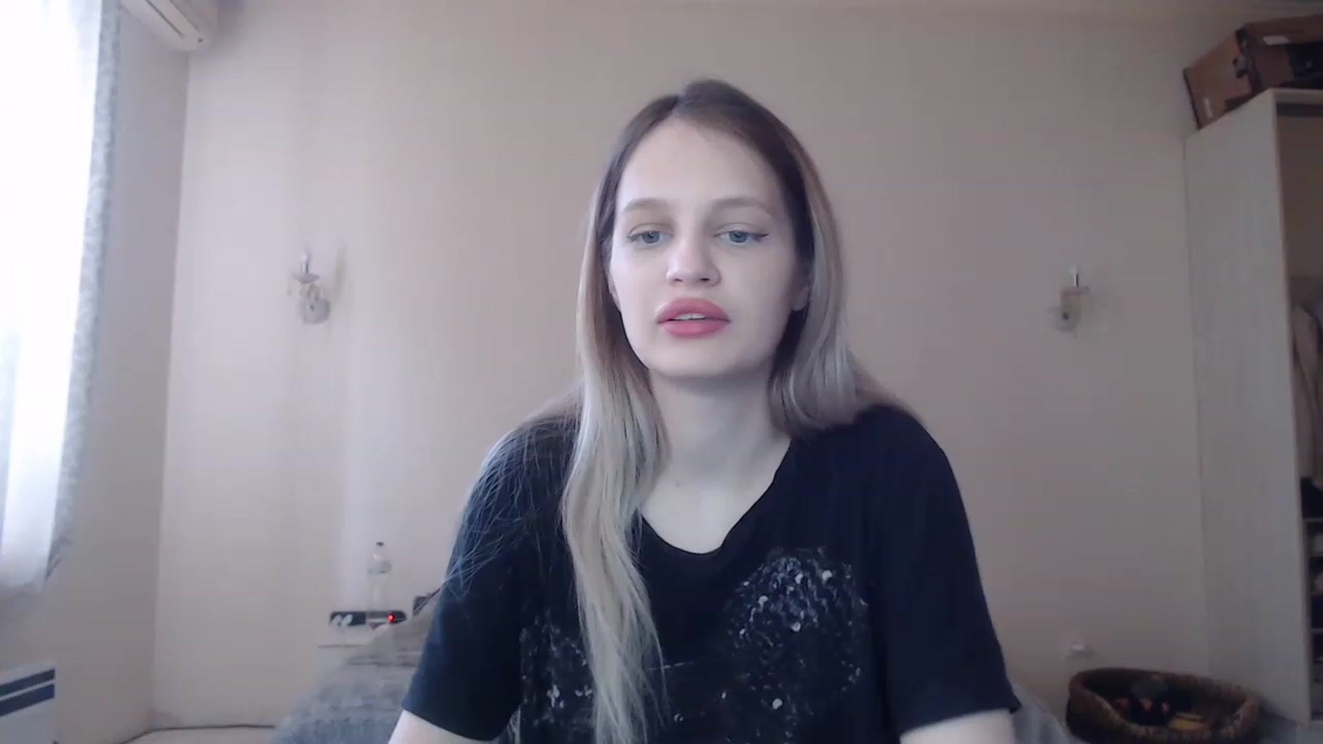 Gallery image thumbnail from Lola_vi's myfreecams stream on, 05/22/2023, 10:46 image 14 of 20