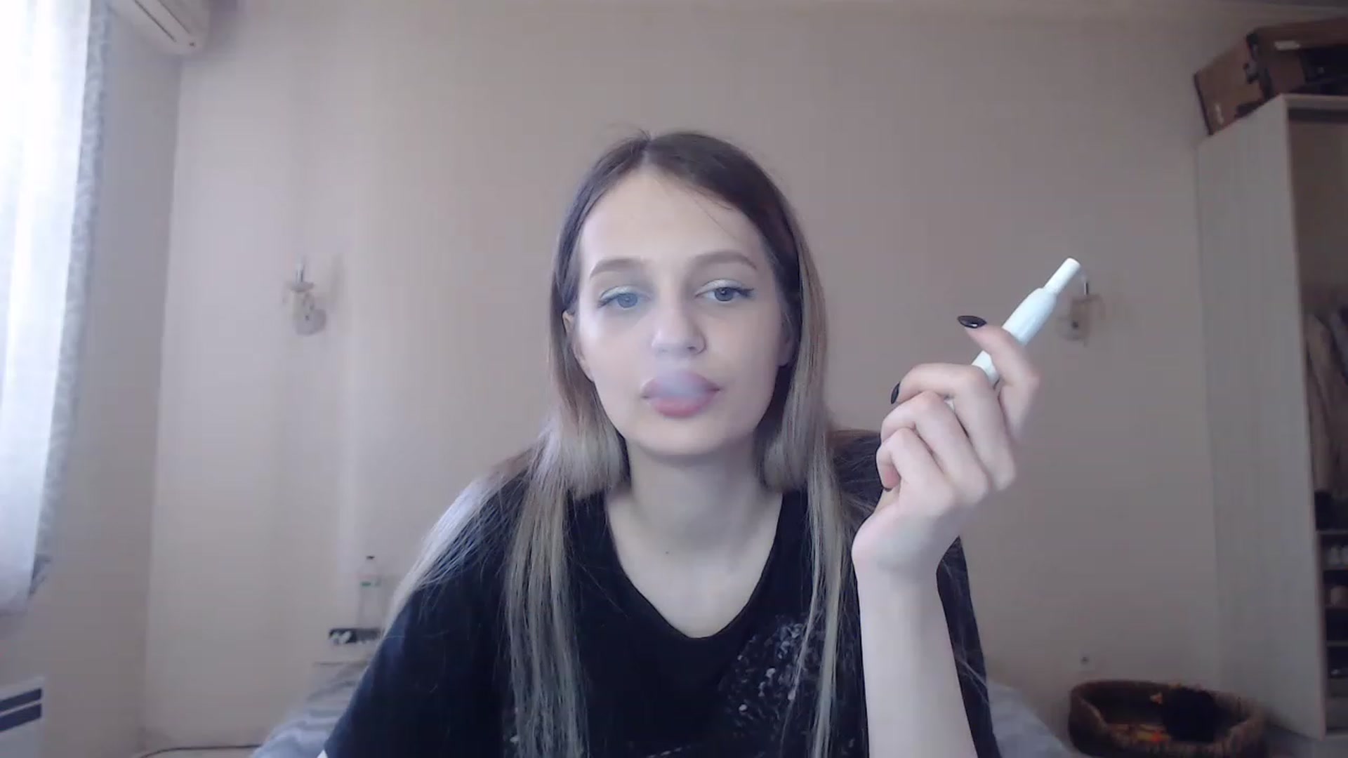 Gallery image thumbnail from Lola_vi's myfreecams stream on, 05/23/2023, 11:00 image 5 of 20