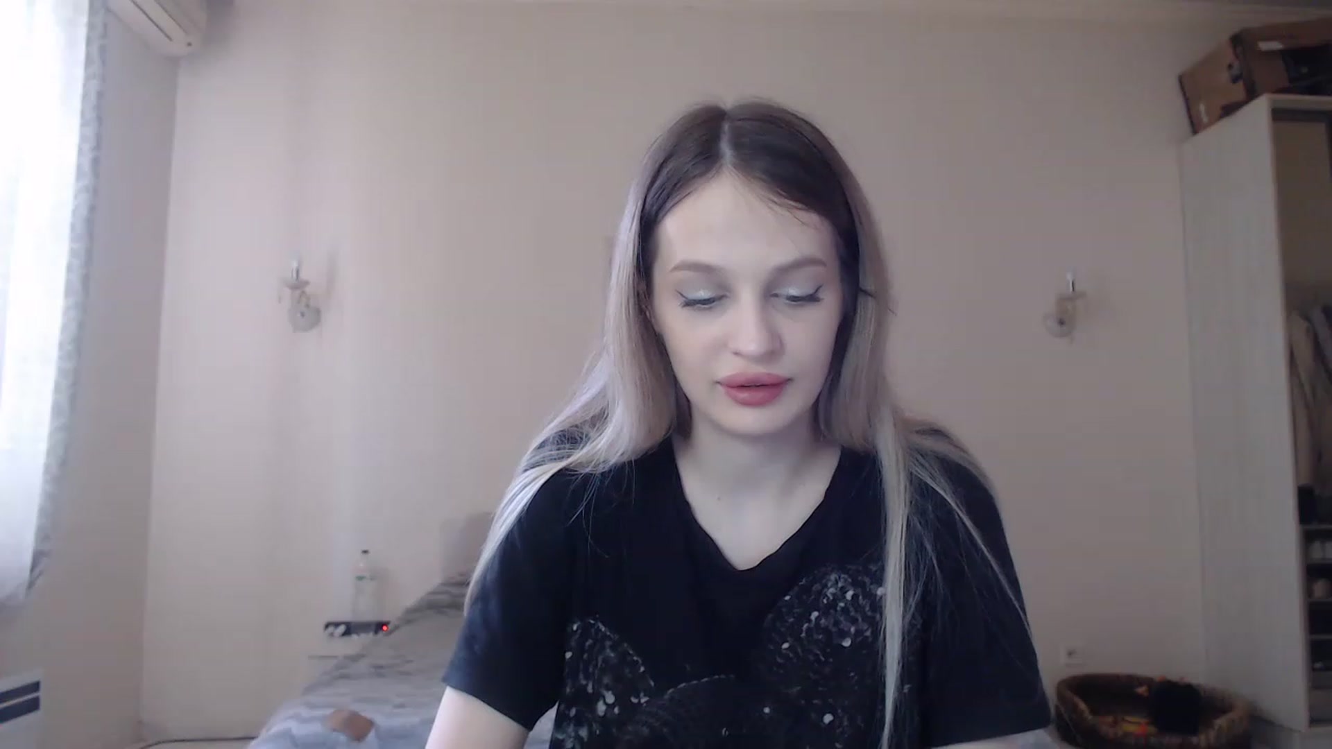 Gallery image thumbnail from Lola_vi's myfreecams stream on, 05/23/2023, 11:00 image 18 of 20