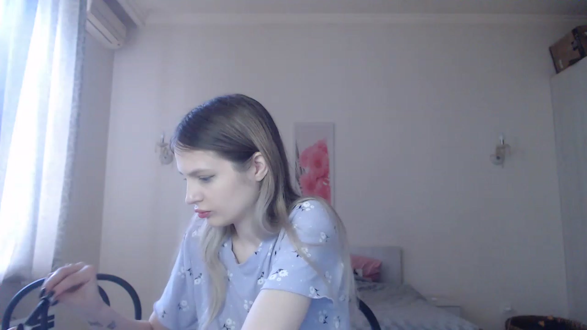 Gallery image thumbnail from Lola_vi's myfreecams stream on, 05/25/2023, 10:30 image 17 of 20