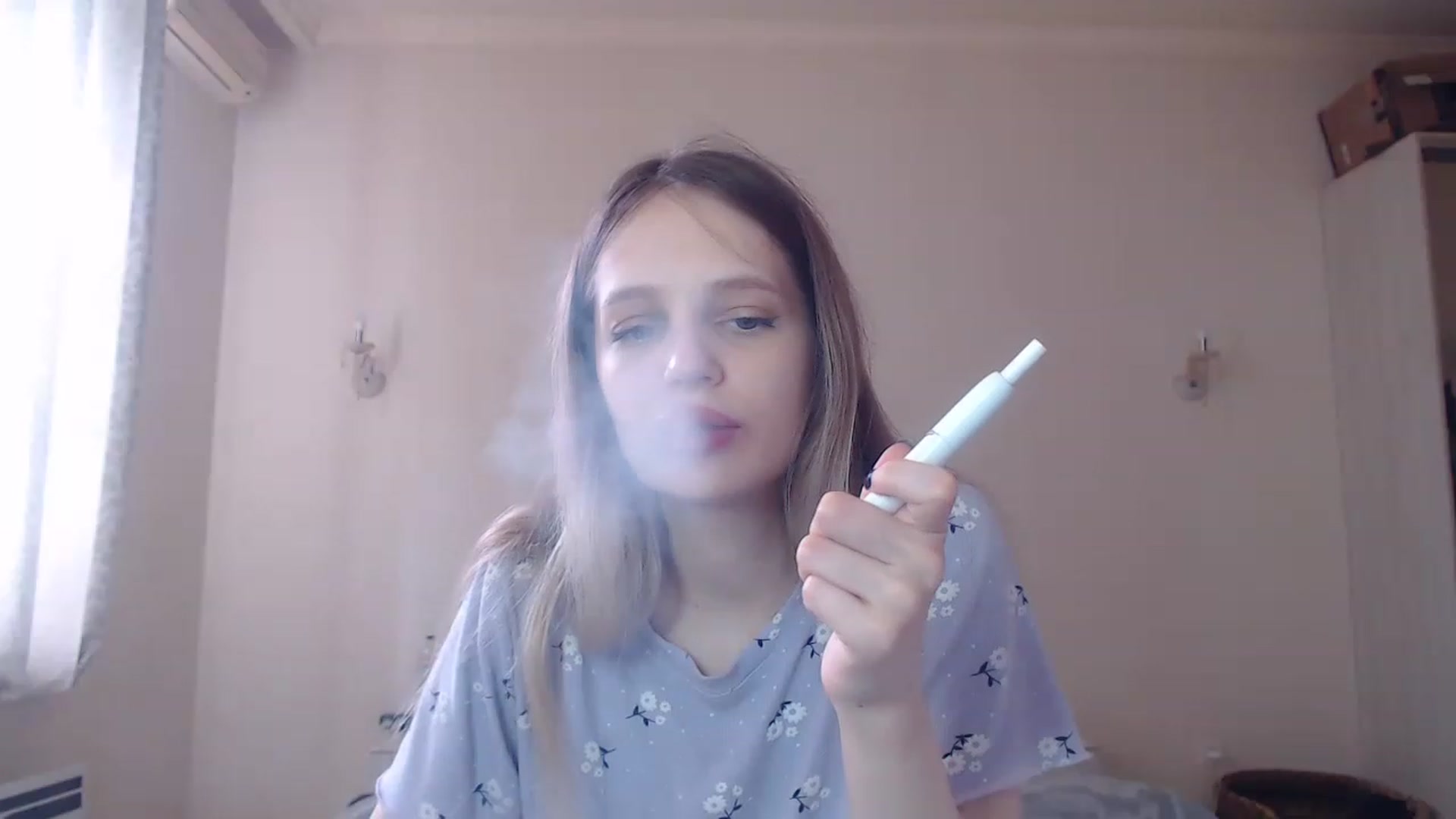 Gallery image thumbnail from Lola_vi's myfreecams stream on, 05/27/2023, 10:32 image 14 of 20
