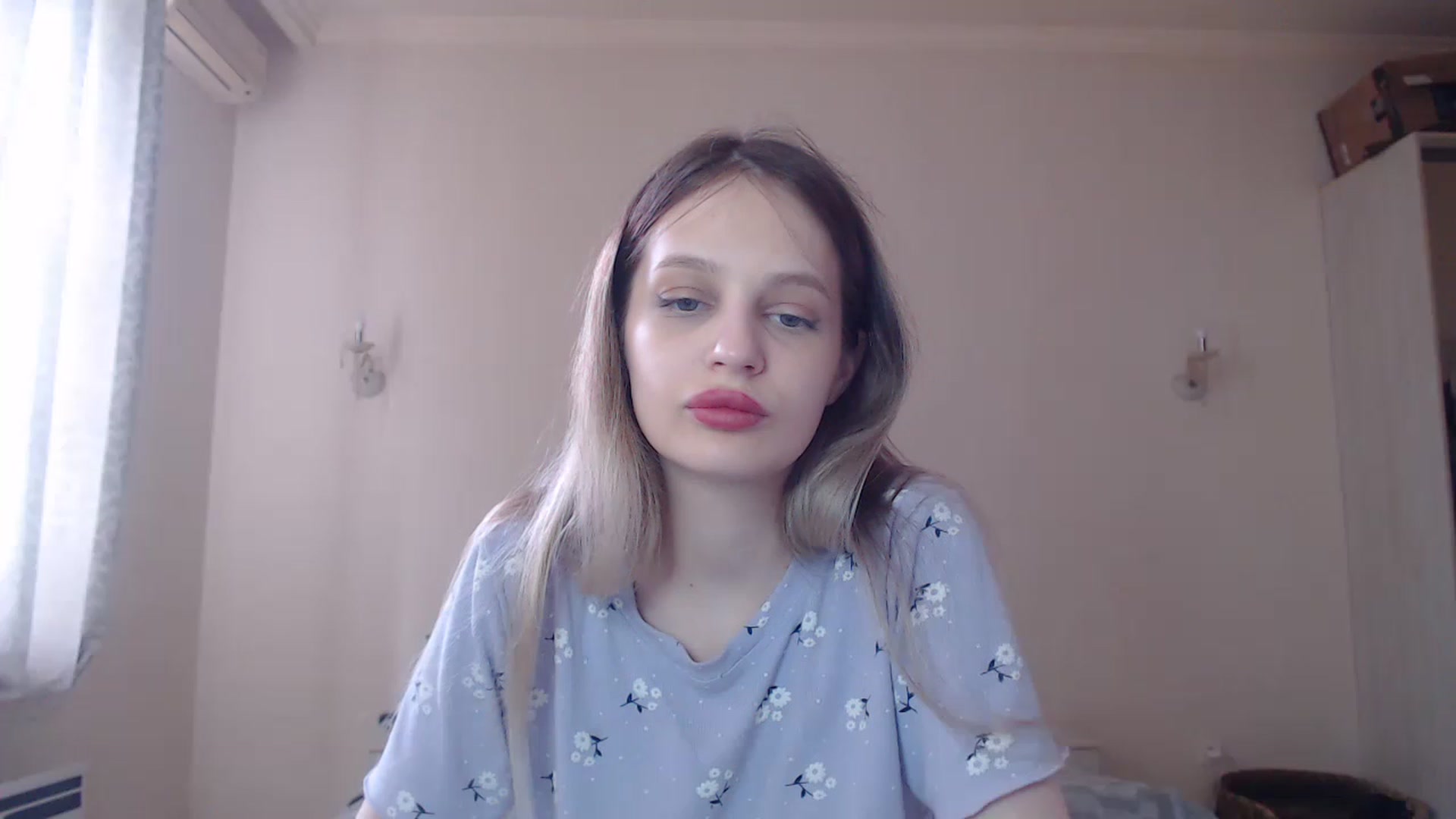 Gallery image thumbnail from Lola_vi's myfreecams stream on, 05/27/2023, 10:32 image 8 of 20