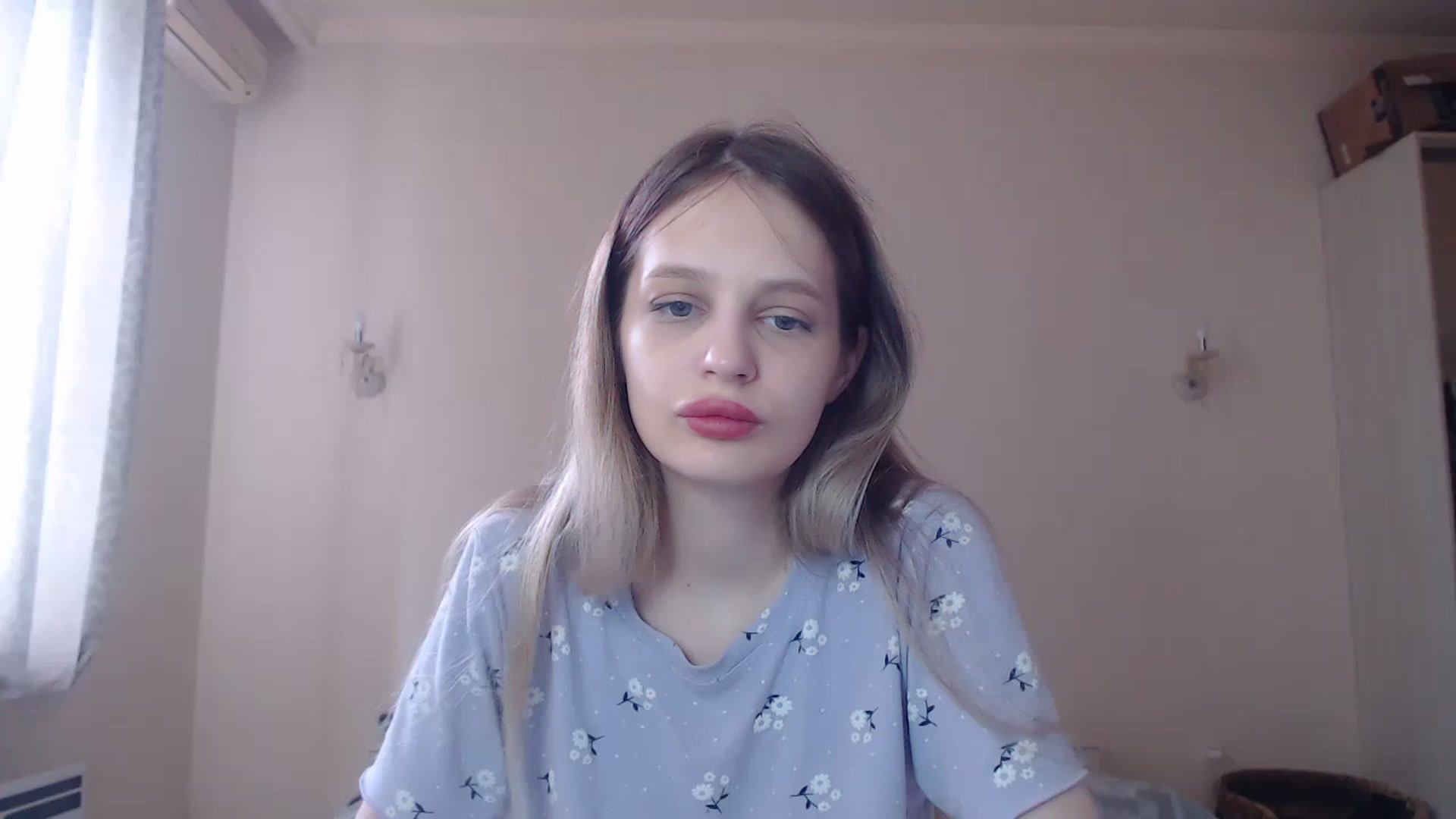 Gallery image thumbnail from Lola_vi's myfreecams stream on, 05/27/2023, 10:32 image 7 of 20