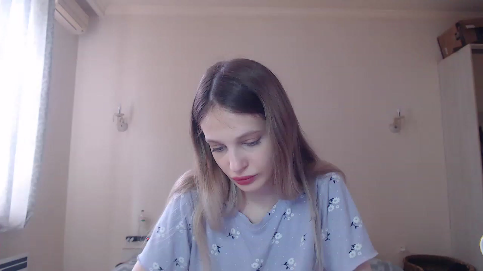 Gallery image thumbnail from Lola_vi's myfreecams stream on, 05/27/2023, 10:32 image 17 of 20
