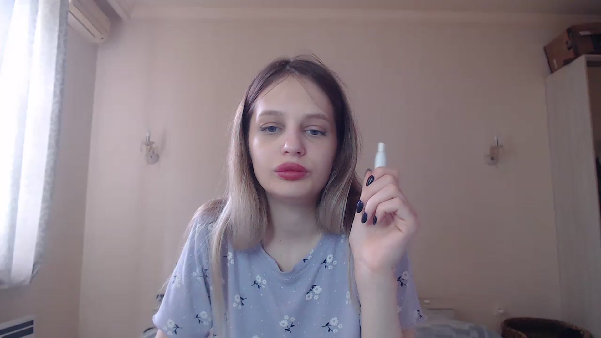Gallery image thumbnail from Lola_vi's myfreecams stream on, 05/27/2023, 10:32 image 12 of 20