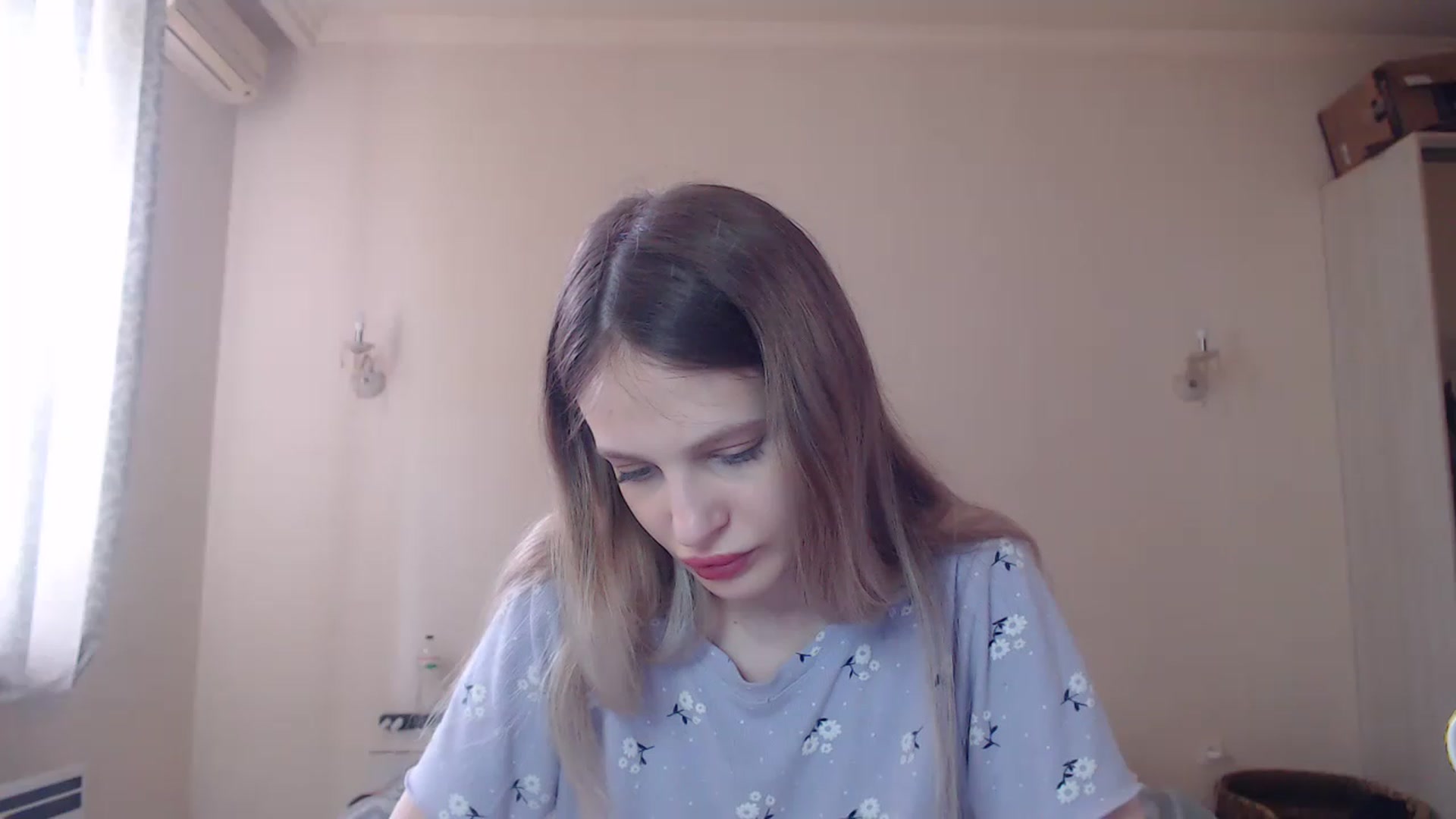 Gallery image thumbnail from Lola_vi's myfreecams stream on, 05/27/2023, 10:32 image 18 of 20