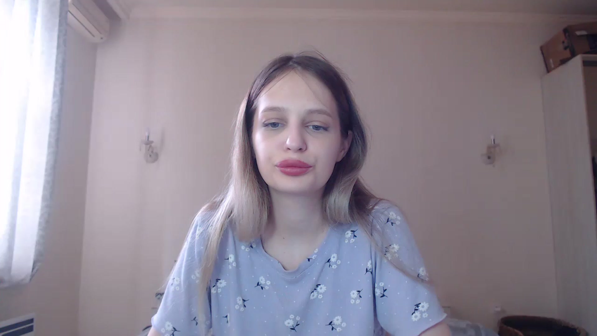 Gallery image thumbnail from Lola_vi's myfreecams stream on, 05/27/2023, 10:32 image 4 of 20