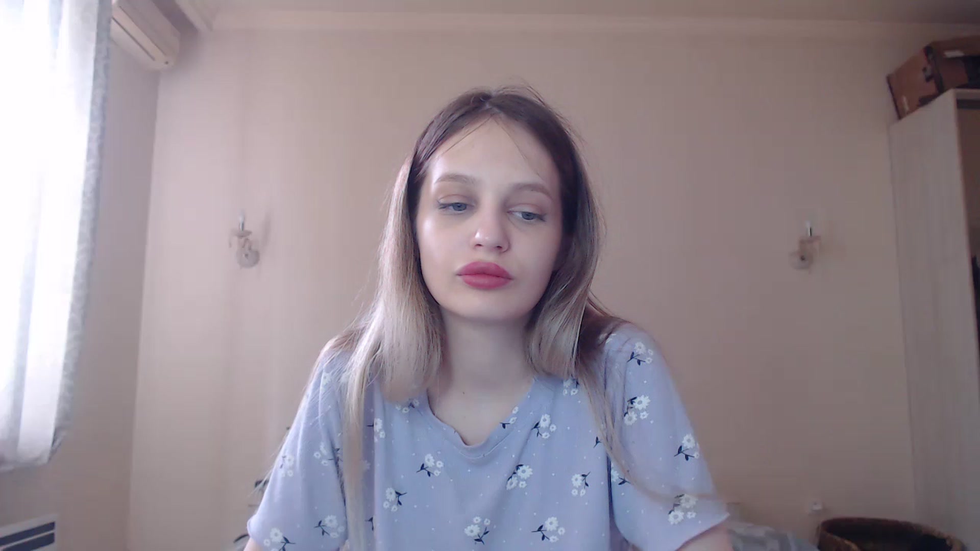 Gallery image thumbnail from Lola_vi's myfreecams stream on, 05/27/2023, 10:32 image 10 of 20