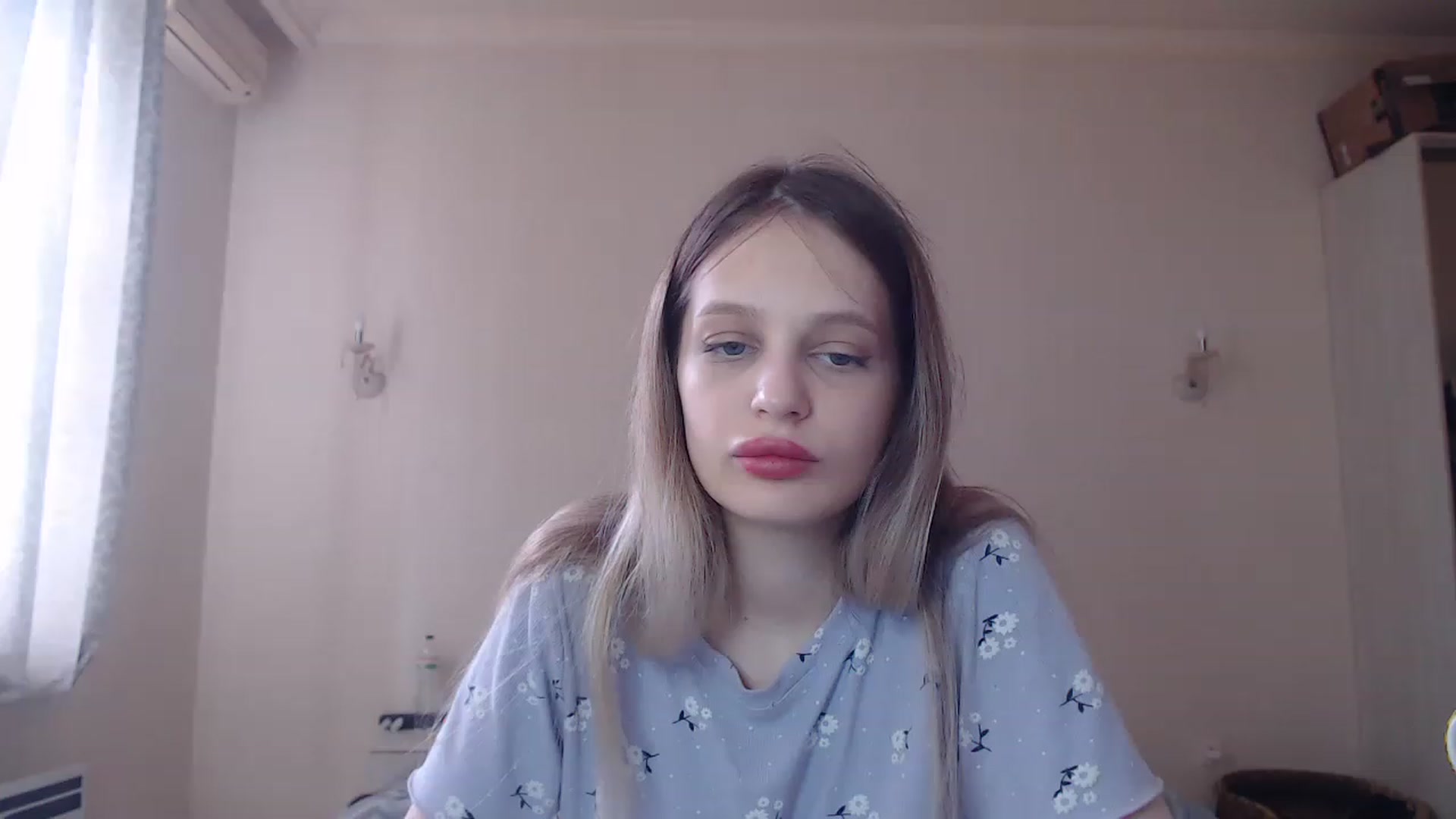 Gallery image thumbnail from Lola_vi's myfreecams stream on, 05/27/2023, 10:32 image 16 of 20