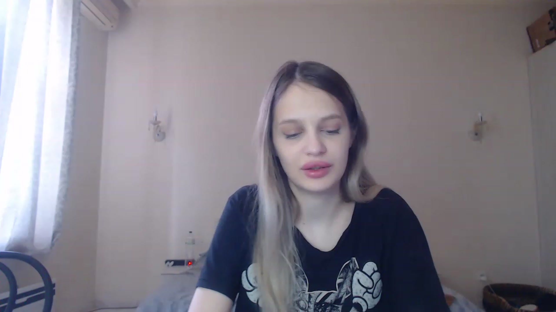 Gallery image thumbnail from Lola_vi's myfreecams stream on, 05/28/2023, 10:58 image 9 of 20