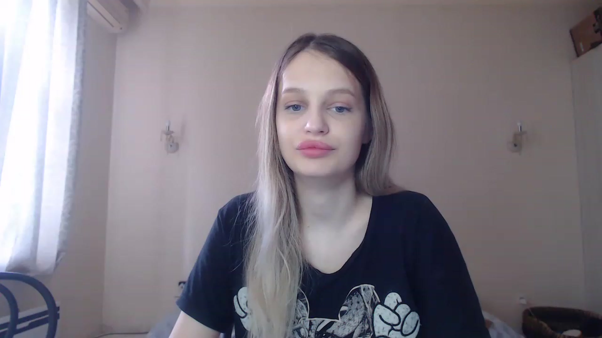 Gallery image thumbnail from Lola_vi's myfreecams stream on, 05/28/2023, 10:58 image 2 of 20