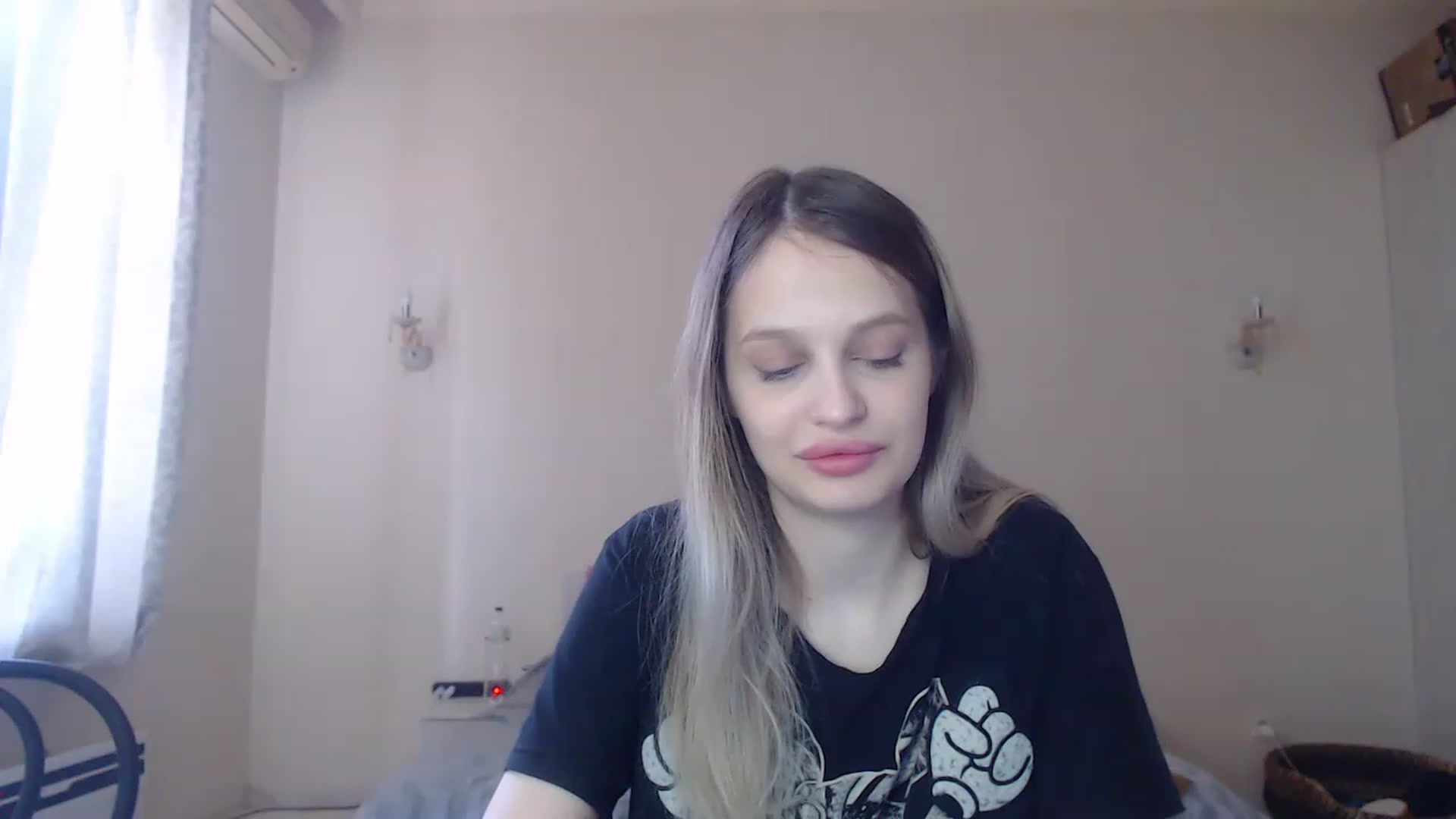 Gallery image thumbnail from Lola_vi's myfreecams stream on, 05/28/2023, 10:58 image 13 of 20